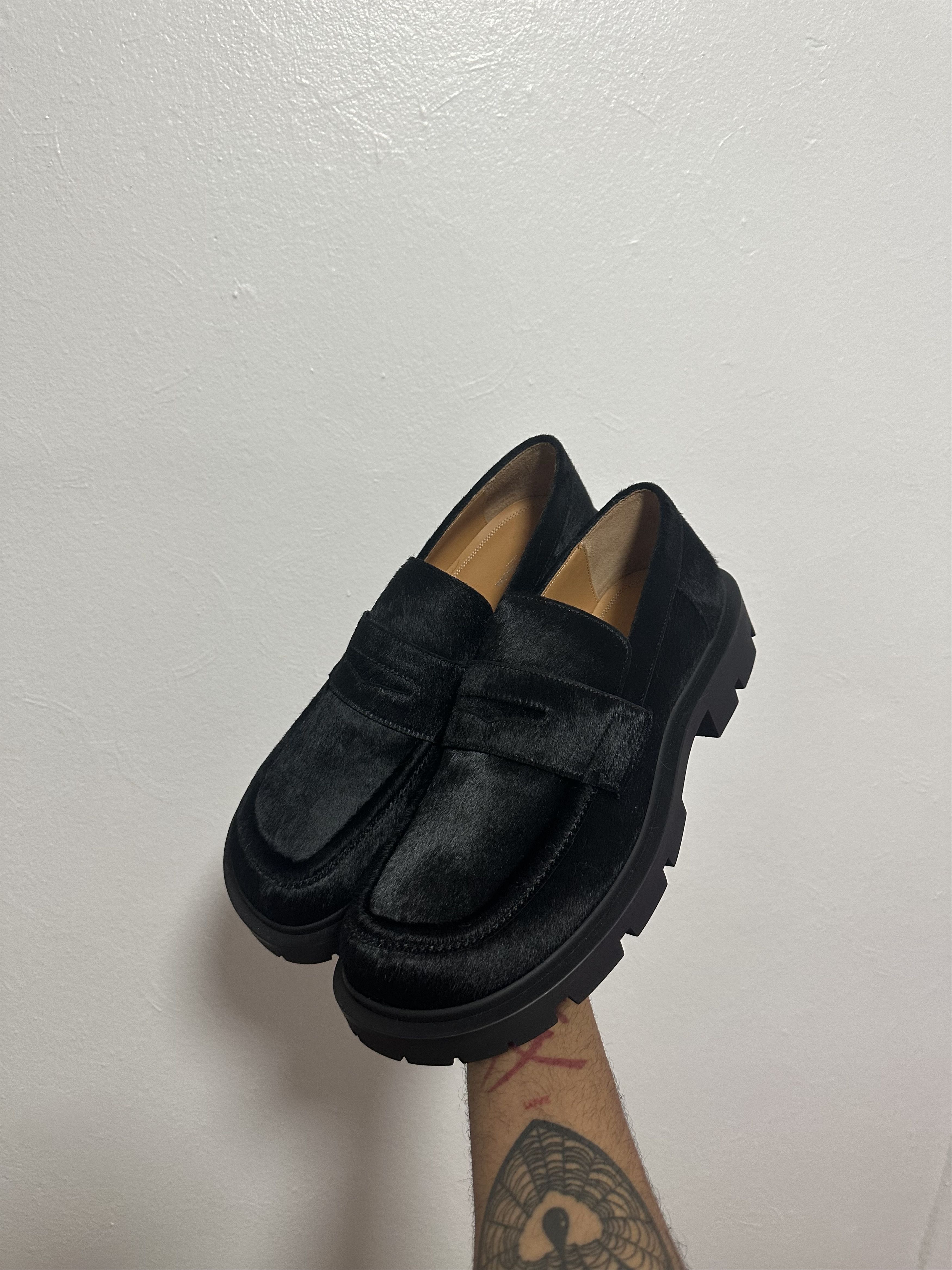 Maison Margiela Calf Hair Pony Hair Lug Sole Loafers Black Size 42 Journey Dark Horse Pony Hair Lug Tassel Loafer main image 2