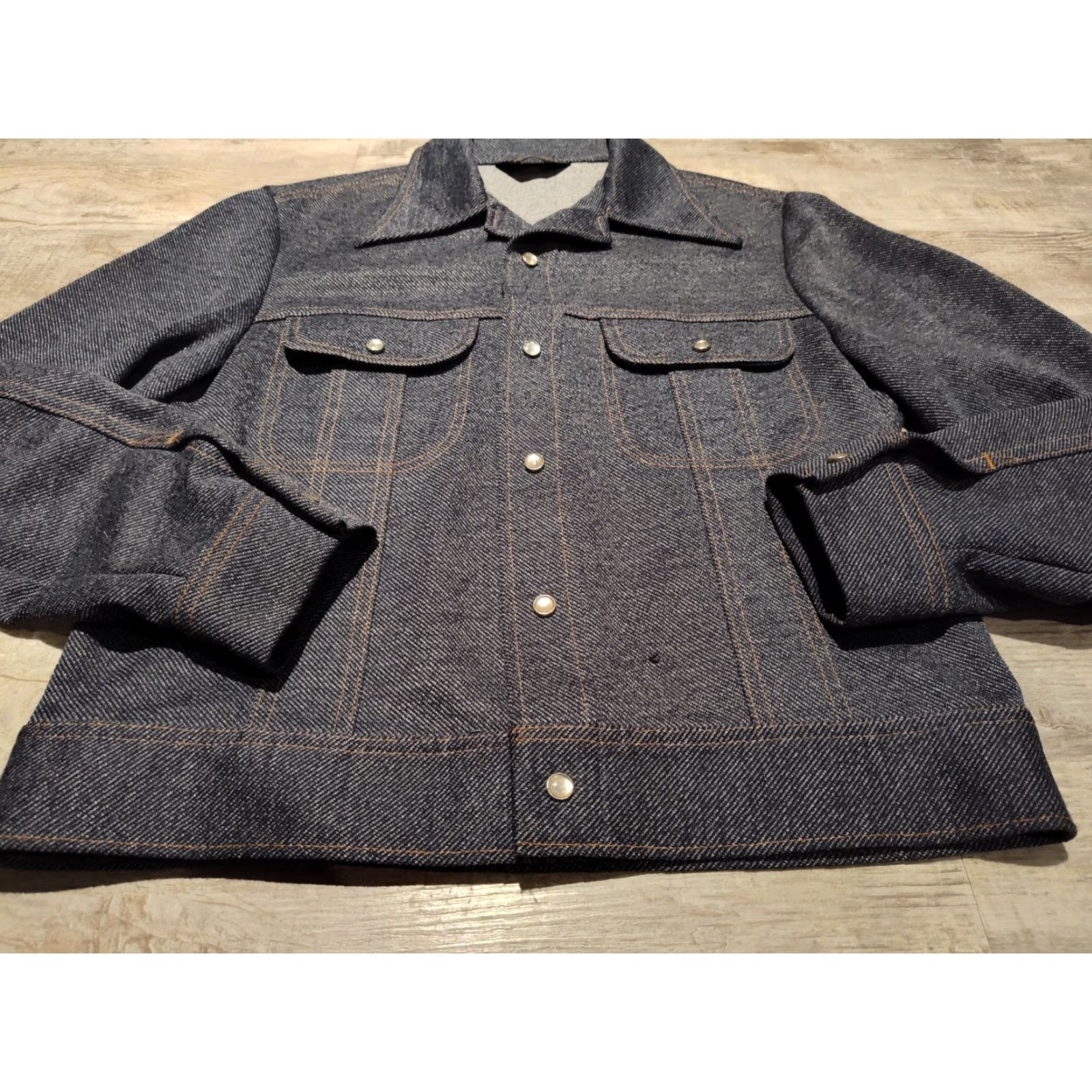 Lee Lee Vintage Denim Jacket Poly Blend Made in USA Sz M Pearl Snap Trucker Blue Button Pocket Casual Workwear 70's 80s USA Size US 31 - 2 Thumbnail