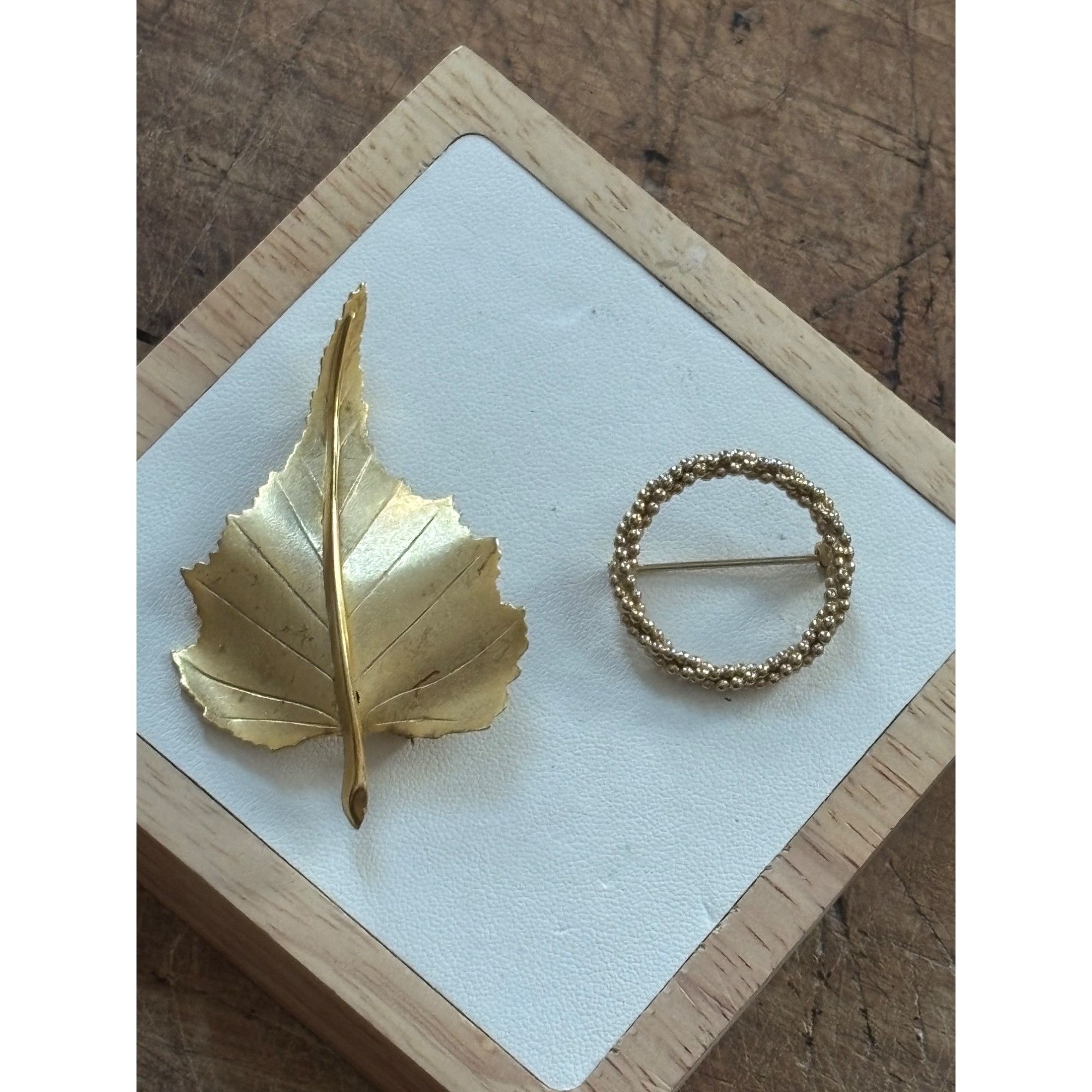Other Vintage Gold Tone Leaf & Beaded Circle Brooch Set Size ONE SIZE - 9 Thumbnail