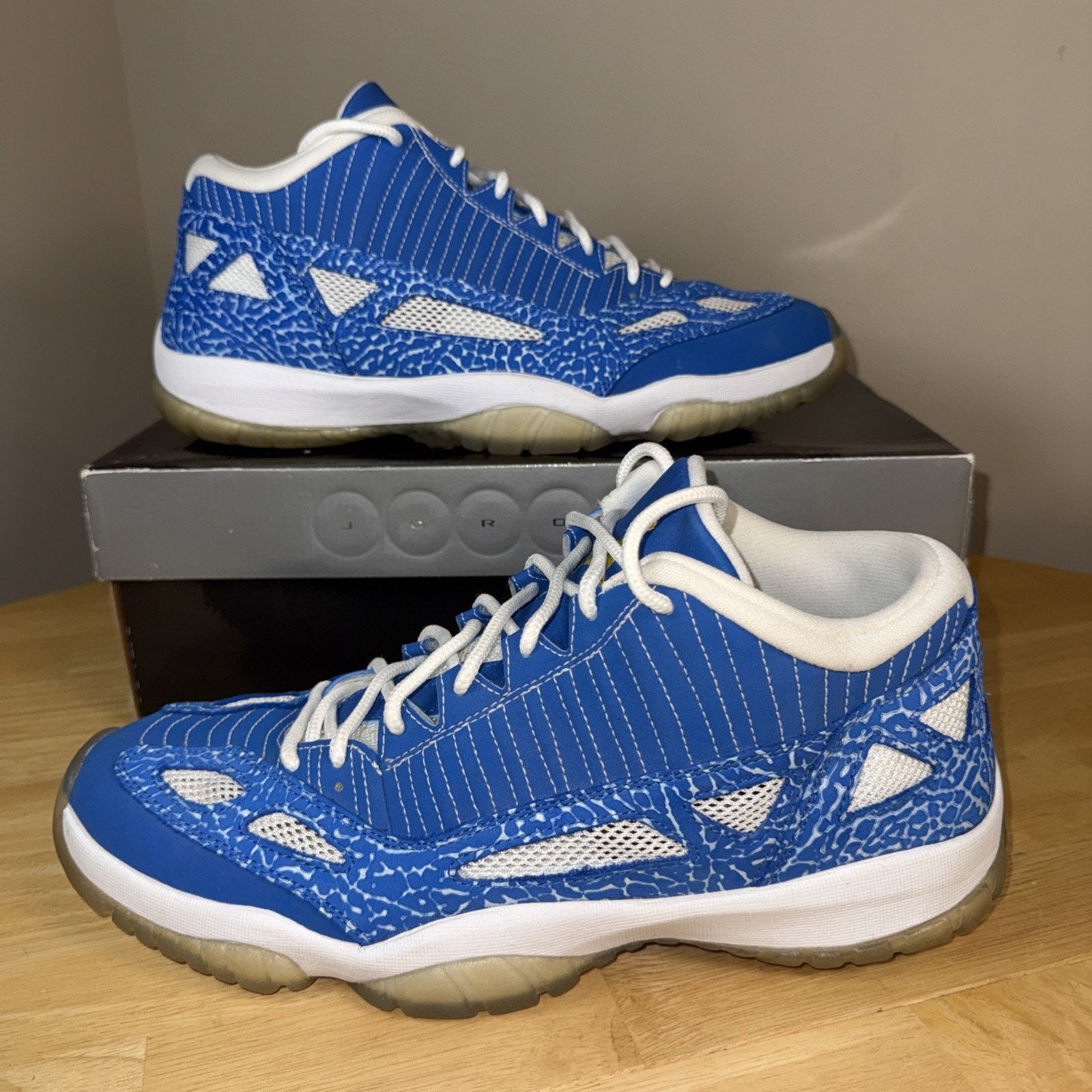 Jordan Brand NIKE AIR JORDAN XI 11 RETRO LOW IE ARGON BLUE 306008-471 14 Size US 14 / EU 47 - 2 Thumbnail