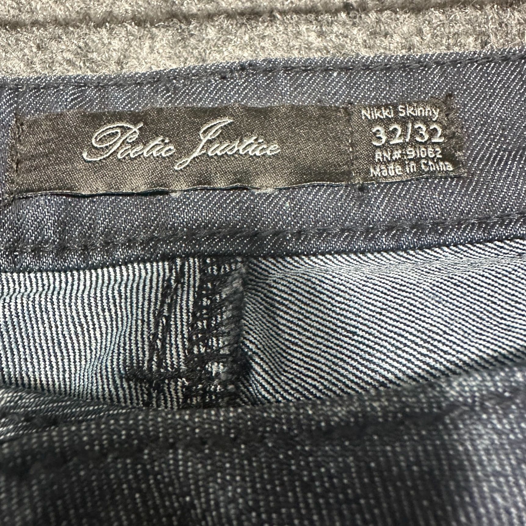 Vintage Poetic Justice Jeans Womens 32 Nikki Skinny Cotton Blend Black Front Back Denim Stretch Distressed Logo Regular Mid Rise Inseam 31.5in Boys/Girls? Size 24" / US 00 / IT 34 - 5 Thumbnail