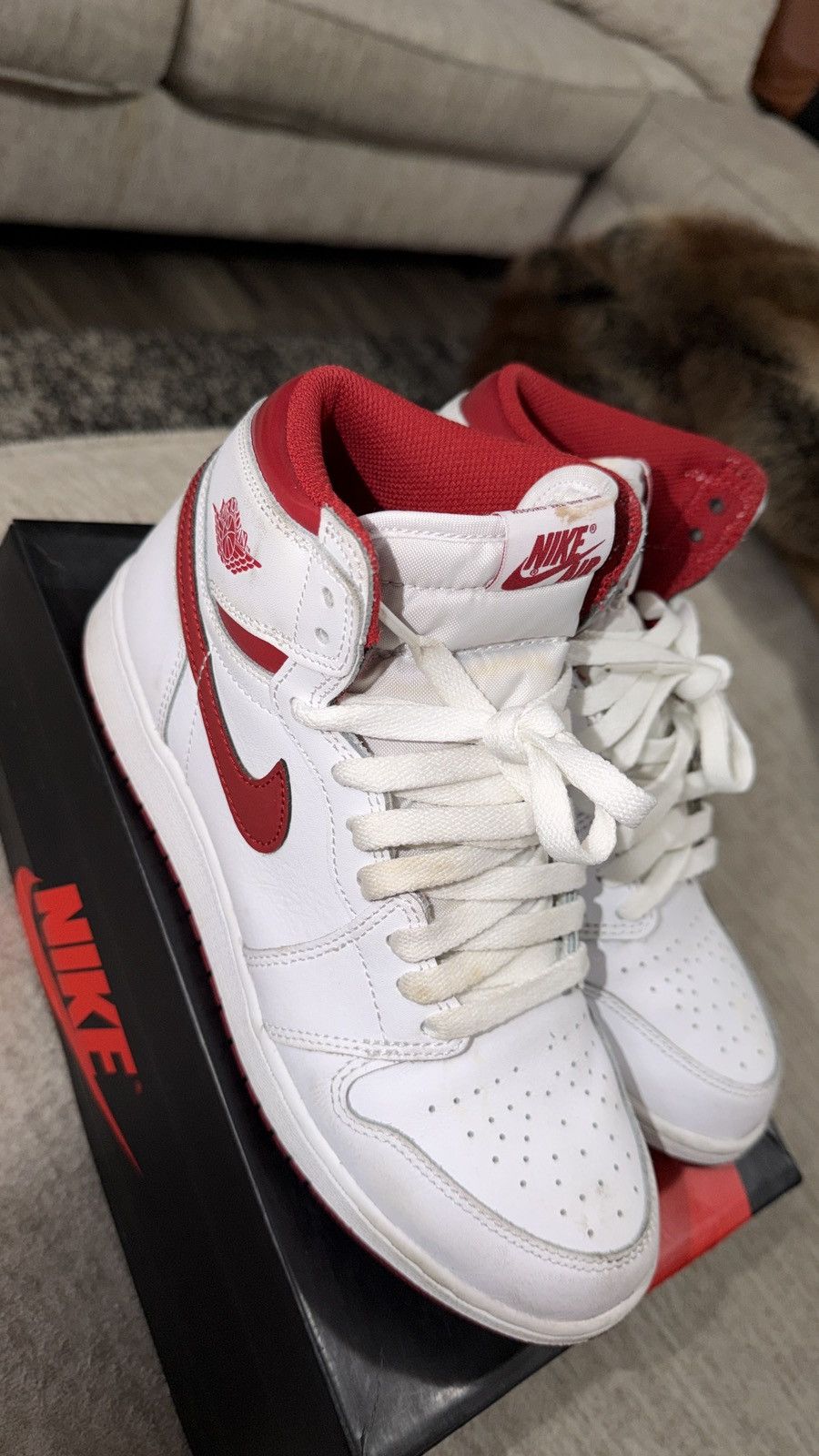 Jordan Brand Air Jordan 1 Retro High OG "Metallic Red" Size 7 Size US 7 / EU 40 - 1 Thumbnail