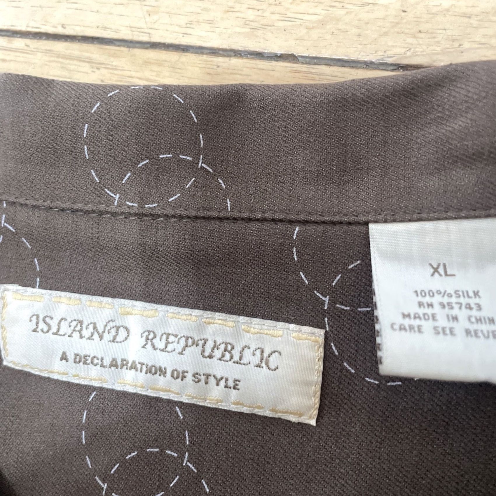 Vintage VINTAGE Island Republic Silk Button Shirt Men XL Relaxed Brown Western Geometry Circles Button-Up Collared Short Sleeve Western Theme Mens Size US XL / EU 56 / 4 - 6 Thumbnail
