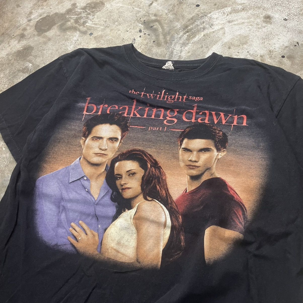 Vintage Twilight breaking dawn part 1 original promo shirt Size US L / EU 52-54 / 3 - 1 Thumbnail