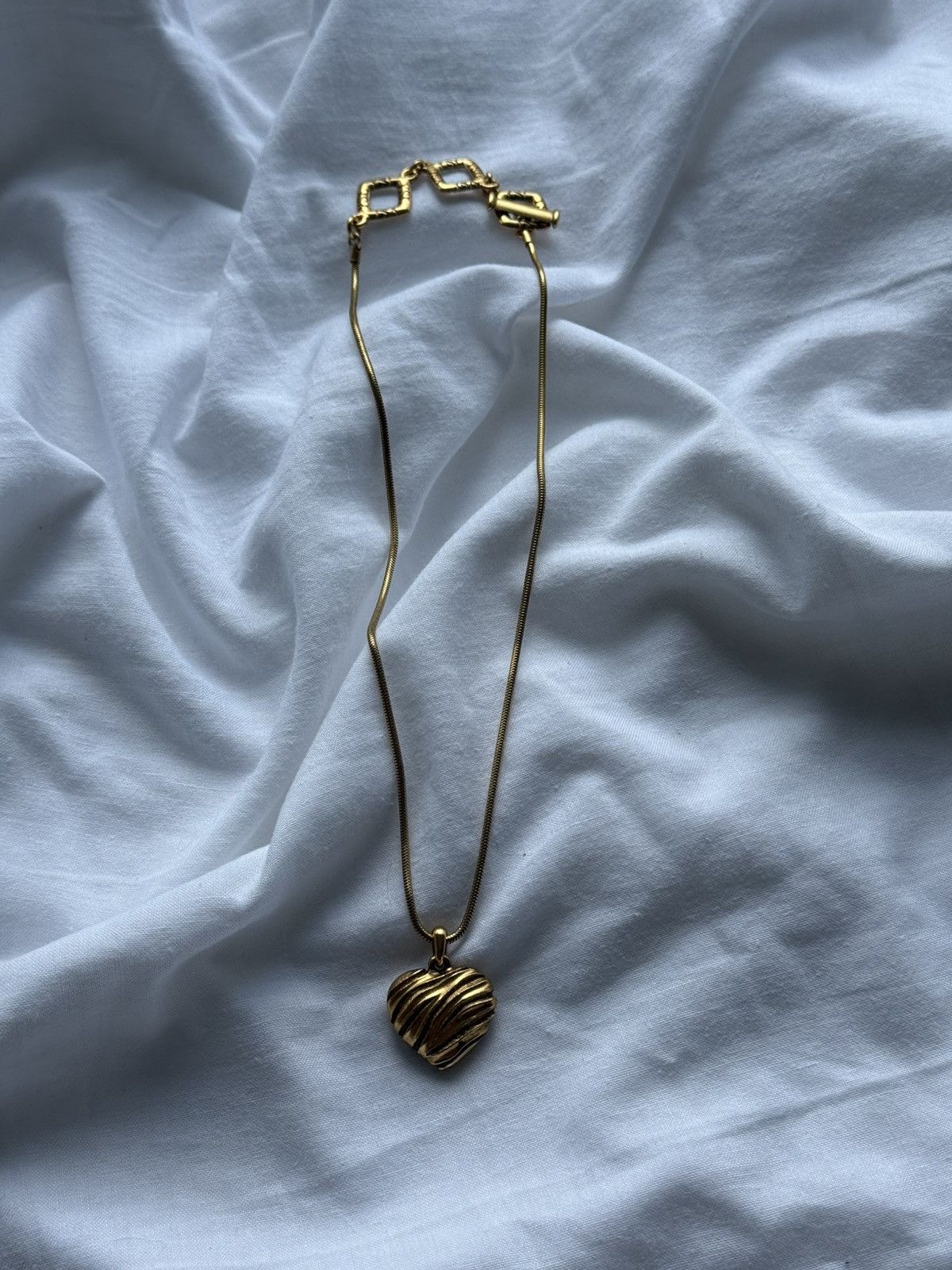 Yves Saint Laurent Yves Saint Laurent YSL Heart Pendant Gold color Necklace Size ONE SIZE - 1 Thumbnail