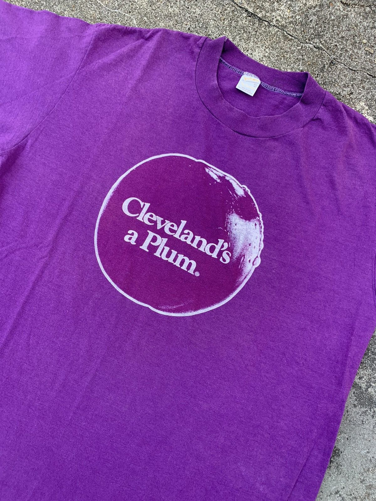 BLANKNYC × Vintage Vintage 70s 80s Cleveland’s A Plum tee Size US XL / EU 56 / 4 - 4 Thumbnail