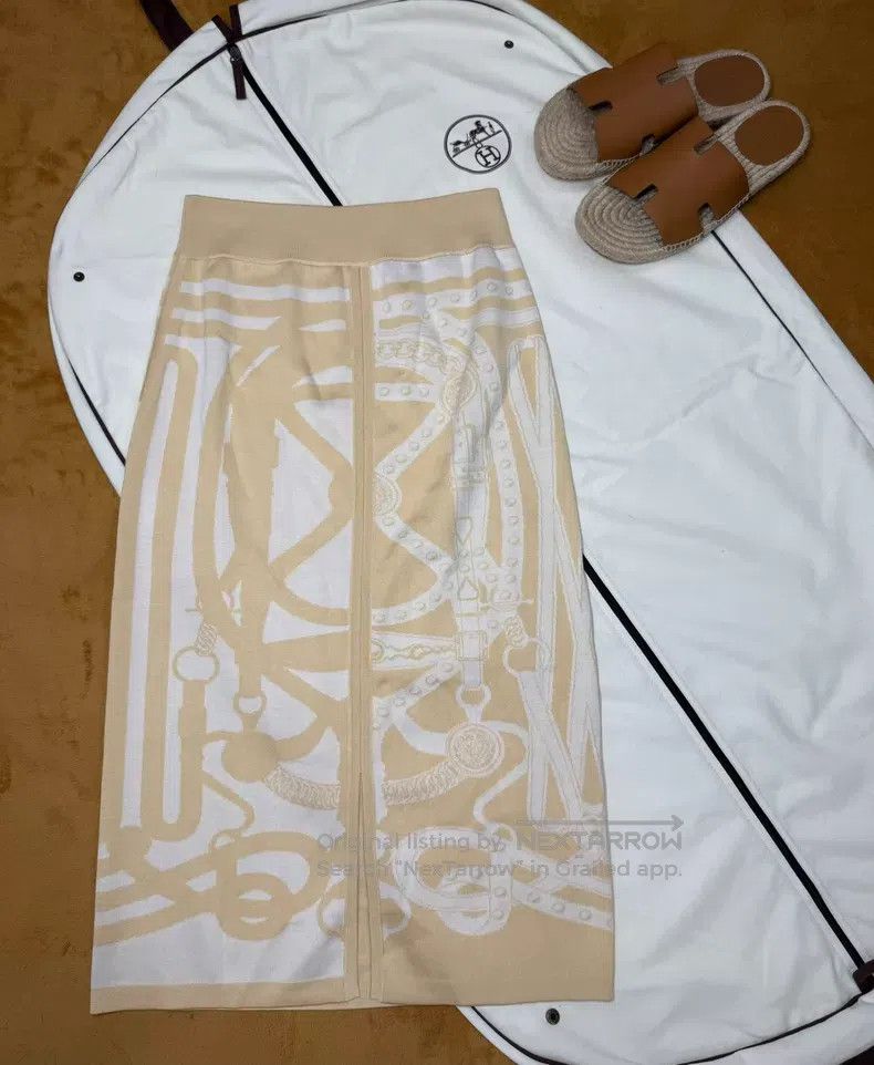Hermes Hermes Beige Knit Long Skirt Size 26" / US 2 / IT 38 - 1 Thumbnail