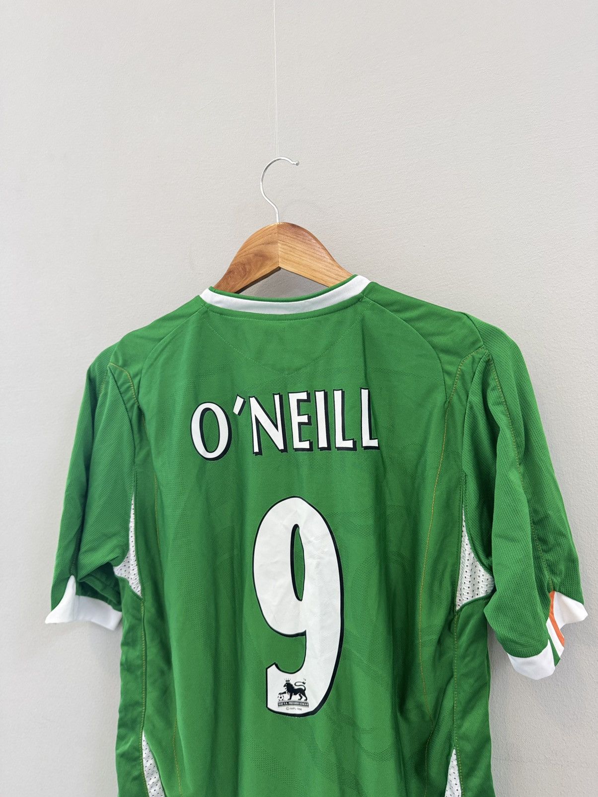 Umbro FA Ireland soccer jersey casual shirt football Size US M / EU 48-50 / 2 - 9 Thumbnail