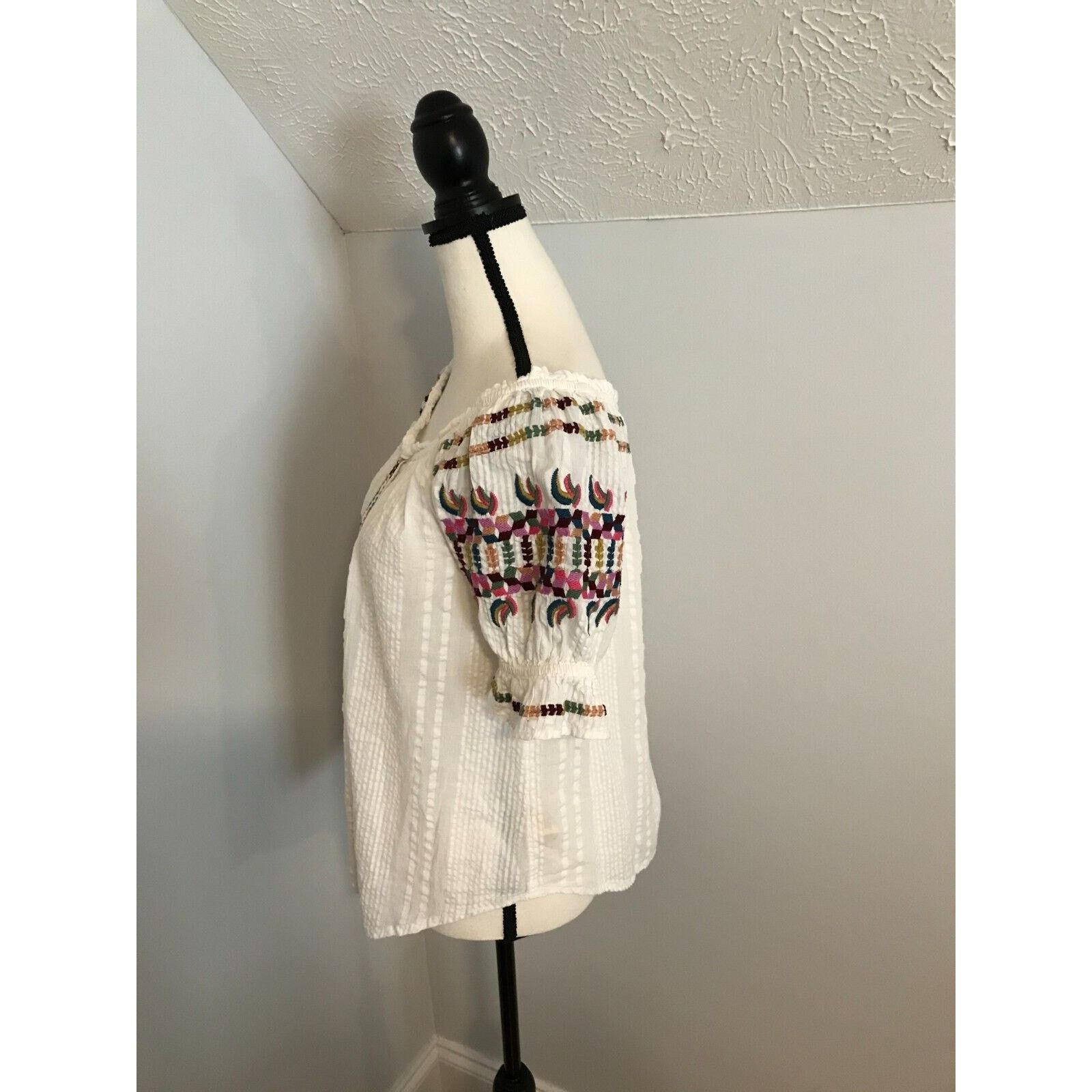 Anthropologie Anthropologie Akemi+Kin Pajaro S/S Embroidered Blouse Size XS / US 0-2 / IT 36-38 - 2 Thumbnail