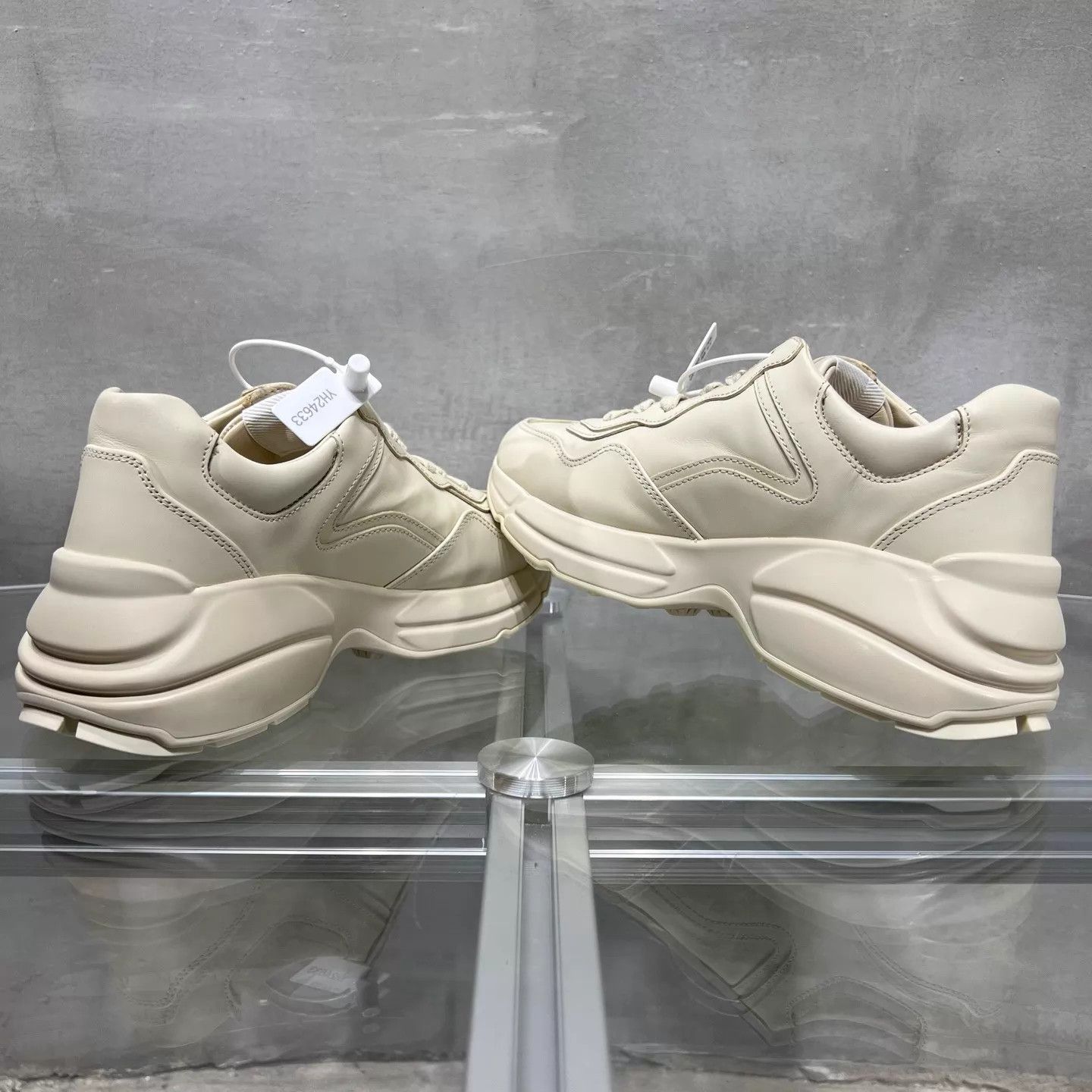 Gucci Gucci Women's Leather Dad Sneaker Cream 36 Size US 5.5 / IT 35.5 - 7 Thumbnail