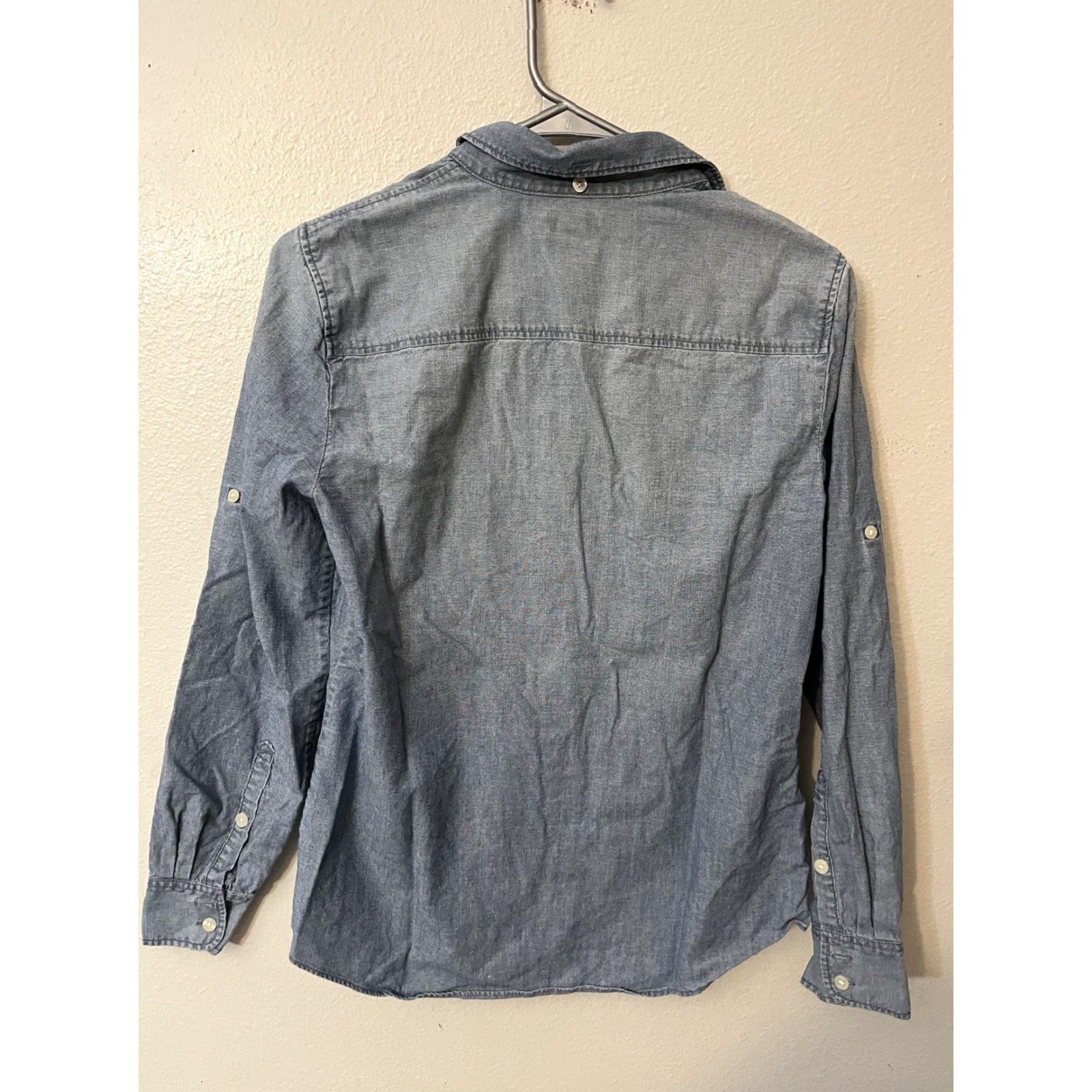 J.Crew VINTAGE J. Crew Chambray Fit Shirt Style 91506 Roll Tab Sleeves Women S Blue Solid Shirt Adult Small Women Size S / US 4 / IT 40 - 2 Thumbnail