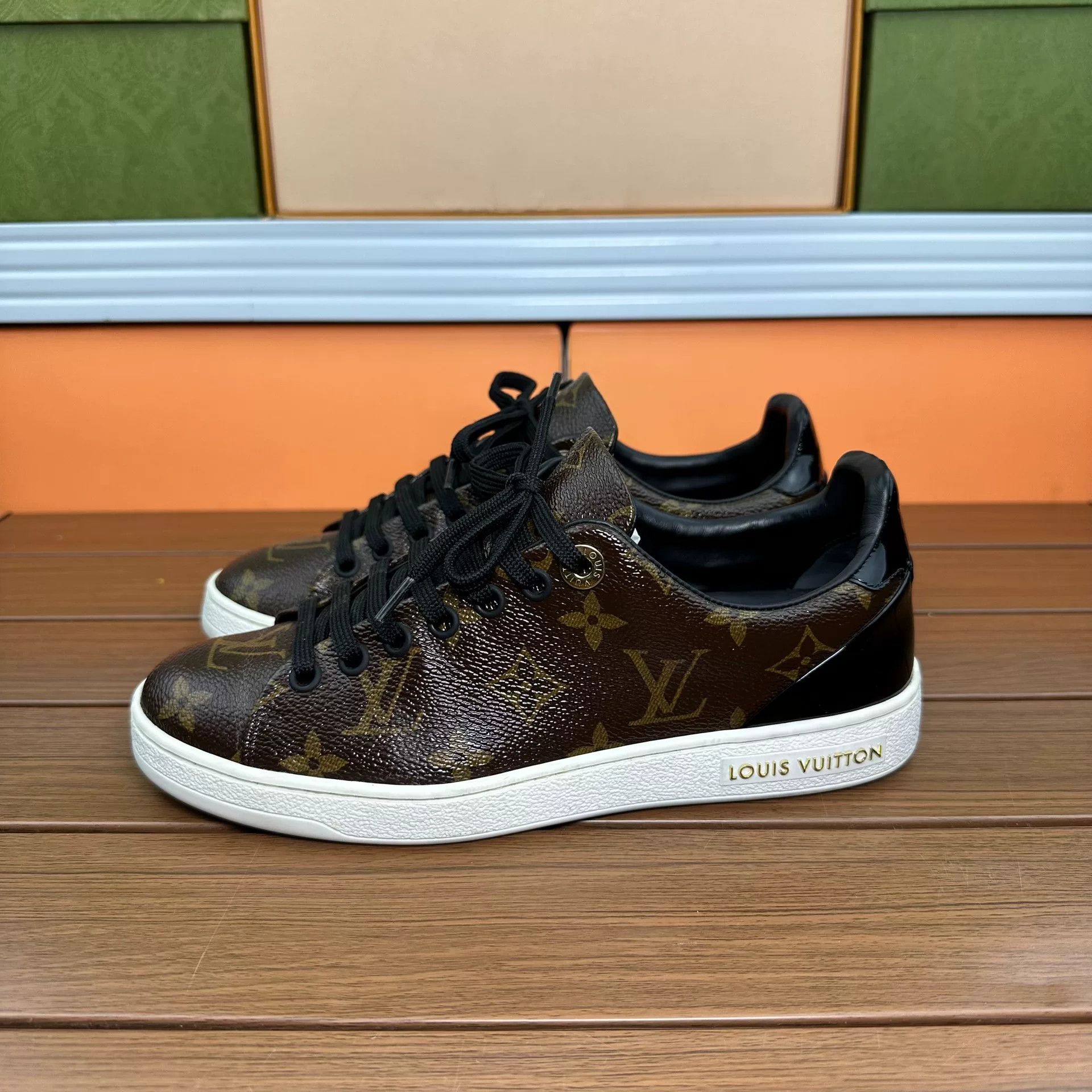Louis Vuitton Louis Vuitton Multi Lowtop Sneakers 10 Men Size US 10 / EU 43 - 1 Thumbnail