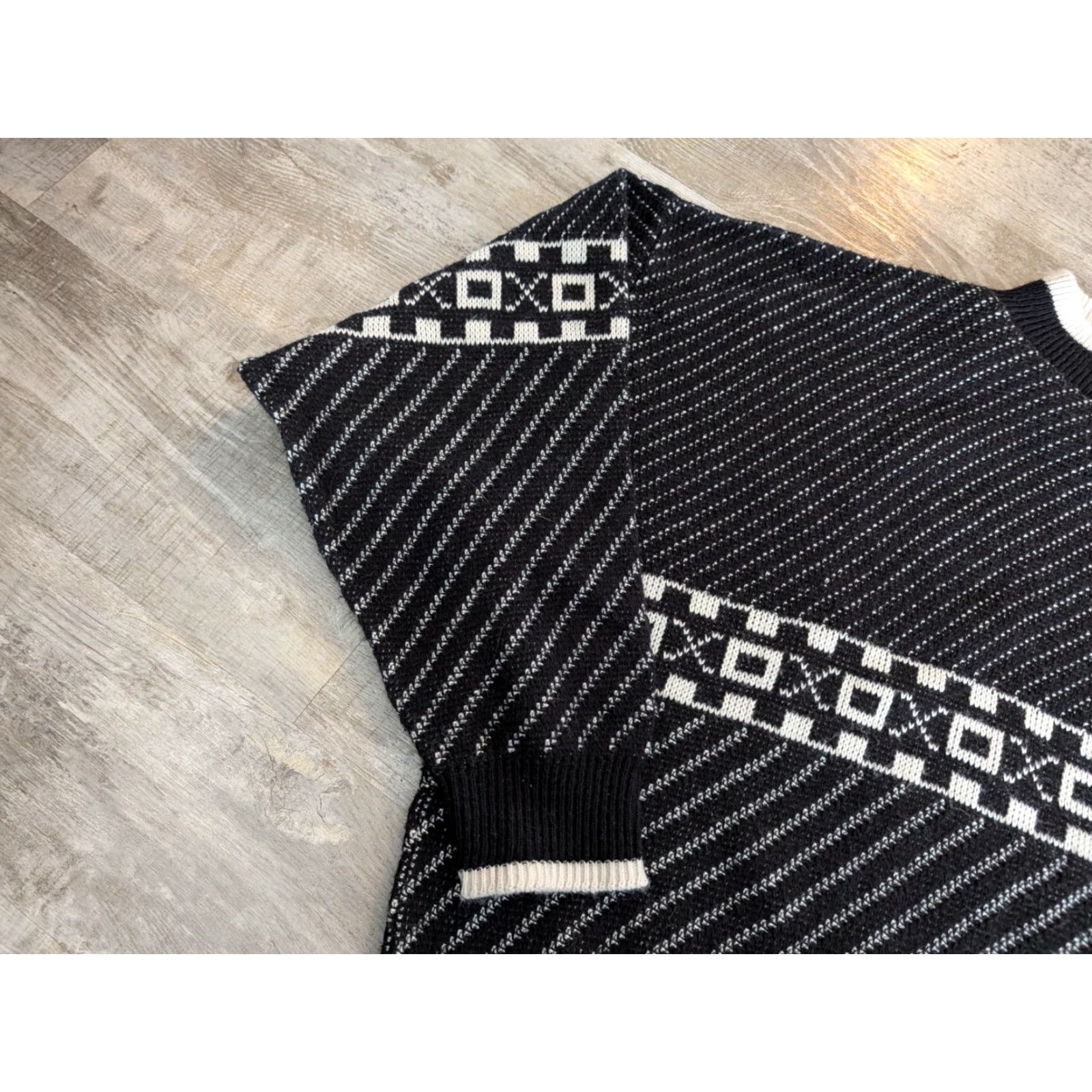 Vintage VINTAGE Fiji Sweater Mens Black White Geometric Knit Mock Neck Pullover XL Italy Hand Washable Casual Formal Travel Size US XL / EU 56 / 4 - 4 Thumbnail