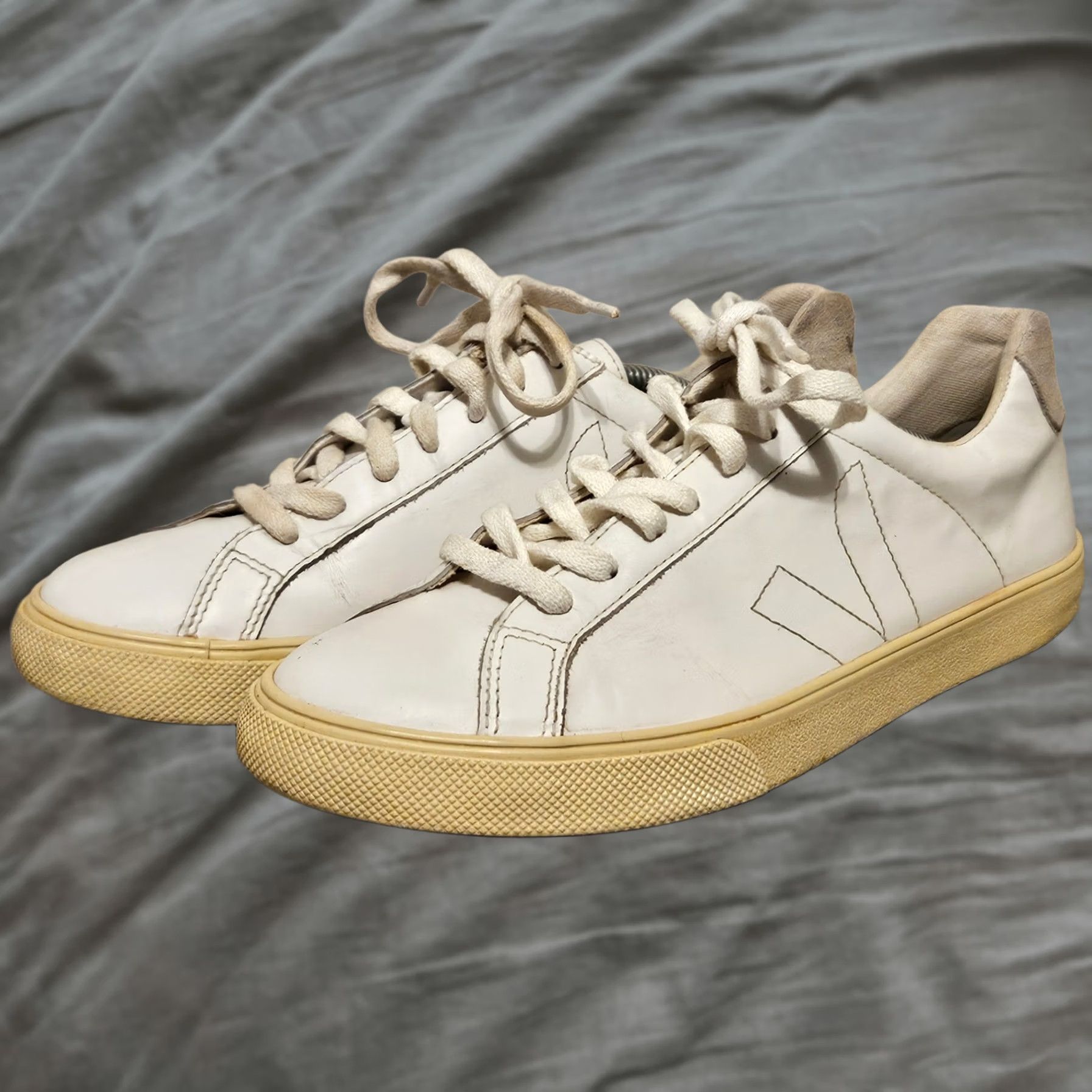 Veja VEJA Shoes Womens Size 8 White Leather Casual Low Top Sneaker Size M / US 6-8 / IT 42-44 - 1 Thumbnail