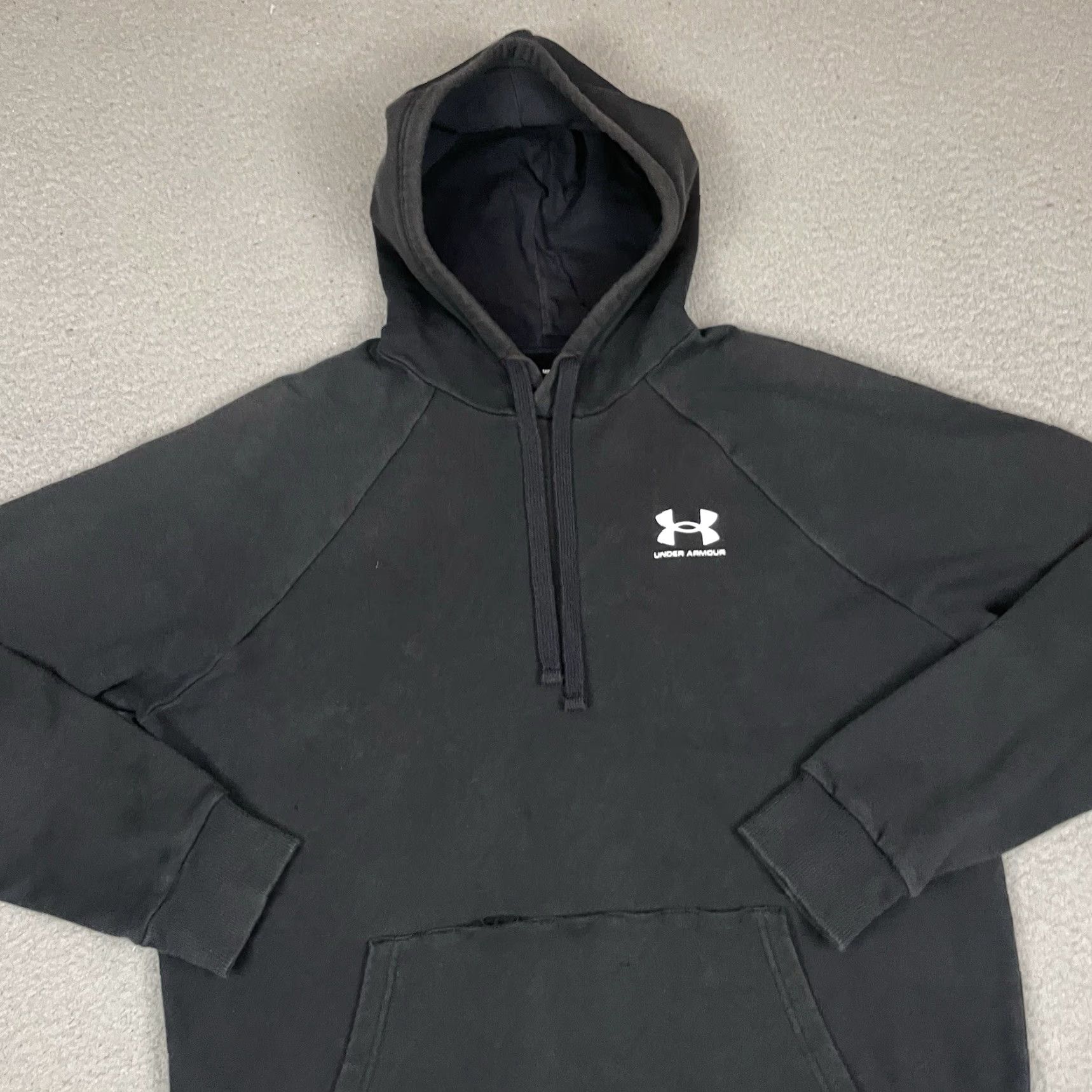Under Armour VINTAGE Under Armour Hoodie Mens M Black Sweatshirt Pullover Hooded Pockets Logo Distressed Size US M / EU 48-50 / 2 - 2 Thumbnail