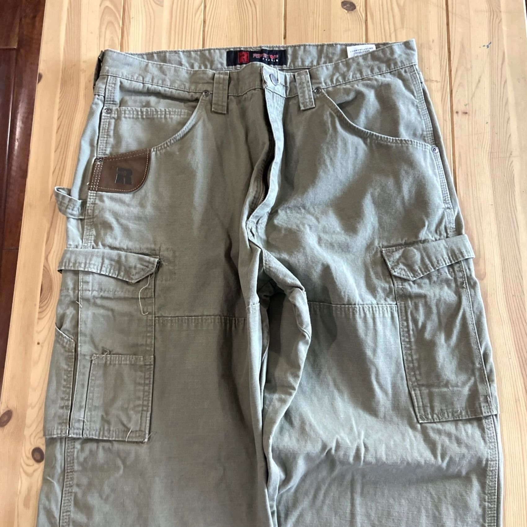 Wrangler Wrangler RIGGS Workwear Cargo Pants Mens 36x34 Olive Cotton Multi-Pocket Regular Waist 36 Inseam 34 Workwear Cargo Pants Mens Regular Olive Green Size US 36 / EU 52 - 4 Thumbnail
