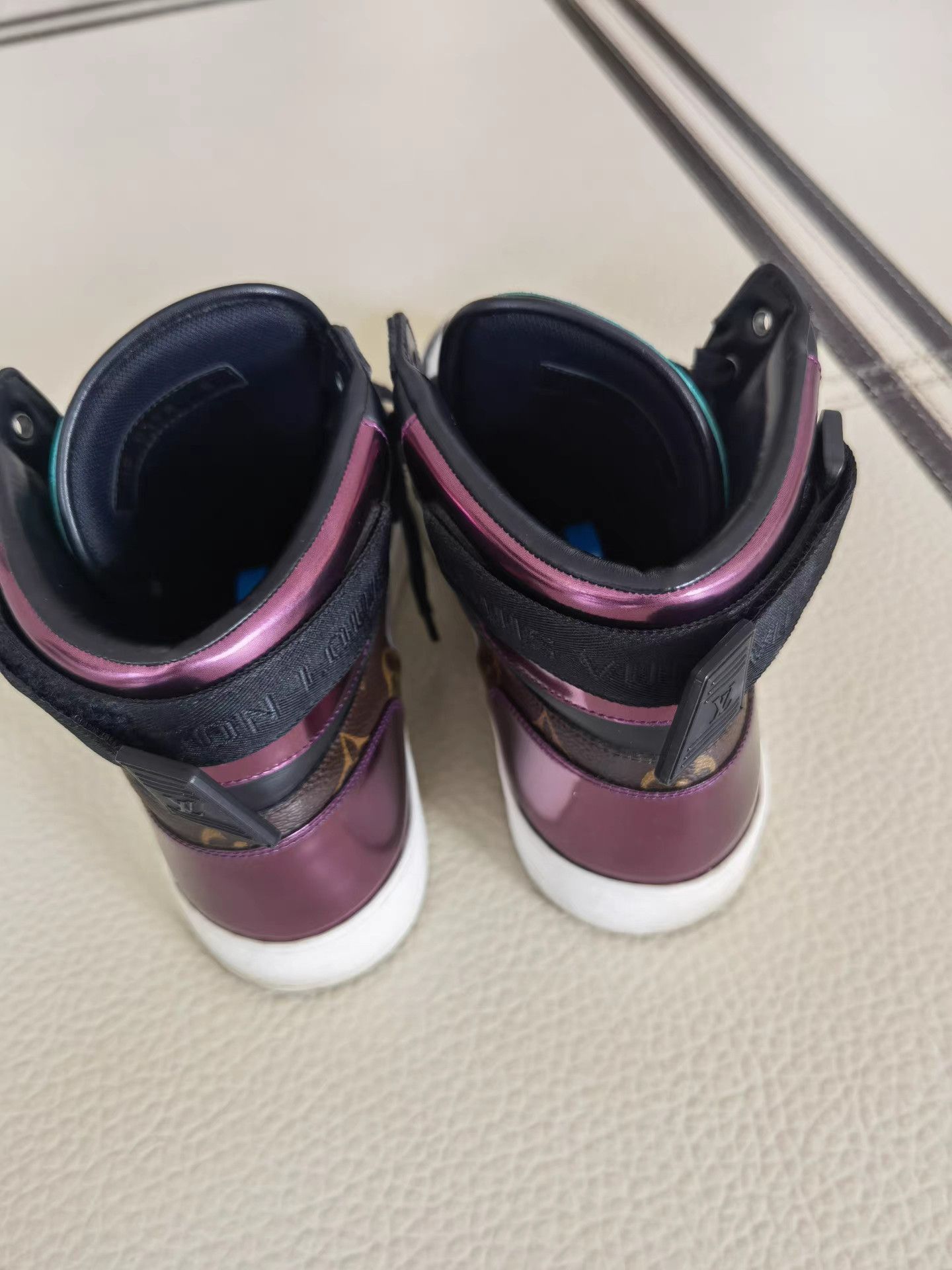 Louis Vuitton LV High-Top Sneakers K17 Size US 9 / EU 42 - 4 Thumbnail