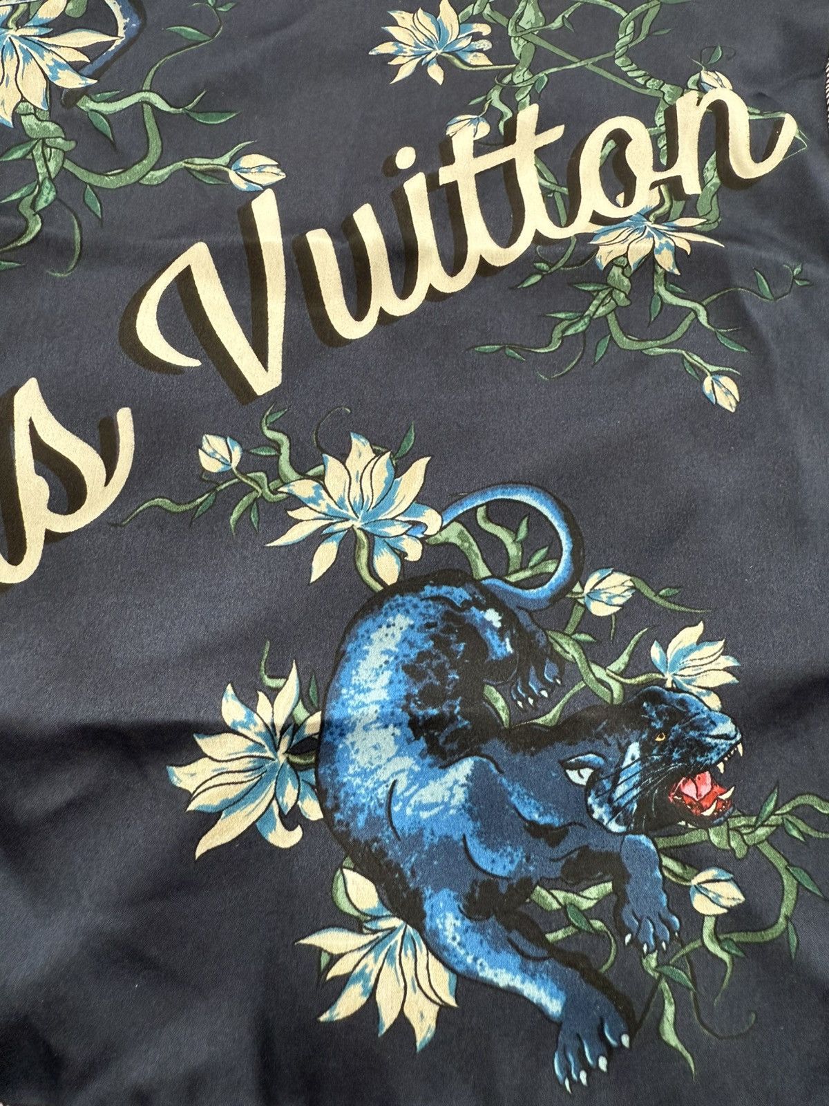 Louis Vuitton SS16 Silk Floral/Panther Scarf Size ONE SIZE - 1 Thumbnail
