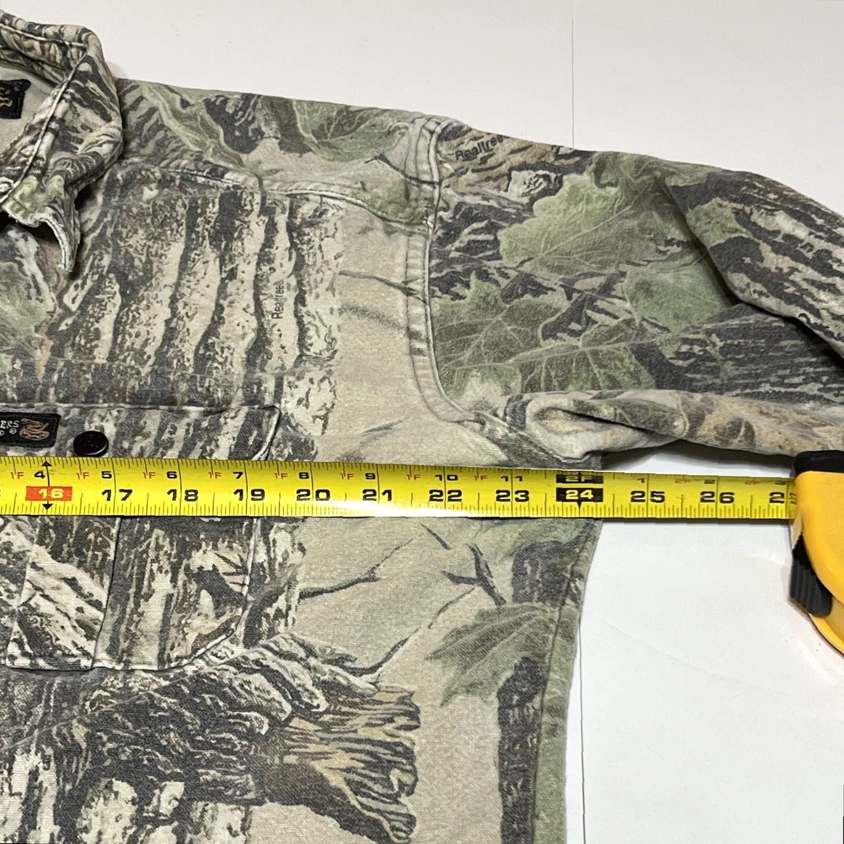 Realtree VTG Rattlers Brand Realtree Camo Chamois Hunting Shirt Mens L USA Camouflage Folded Collar Button-Up Pockets heavyweight Multicolor Cotton Flannel Size US L / EU 52-54 / 3 - 6 Thumbnail