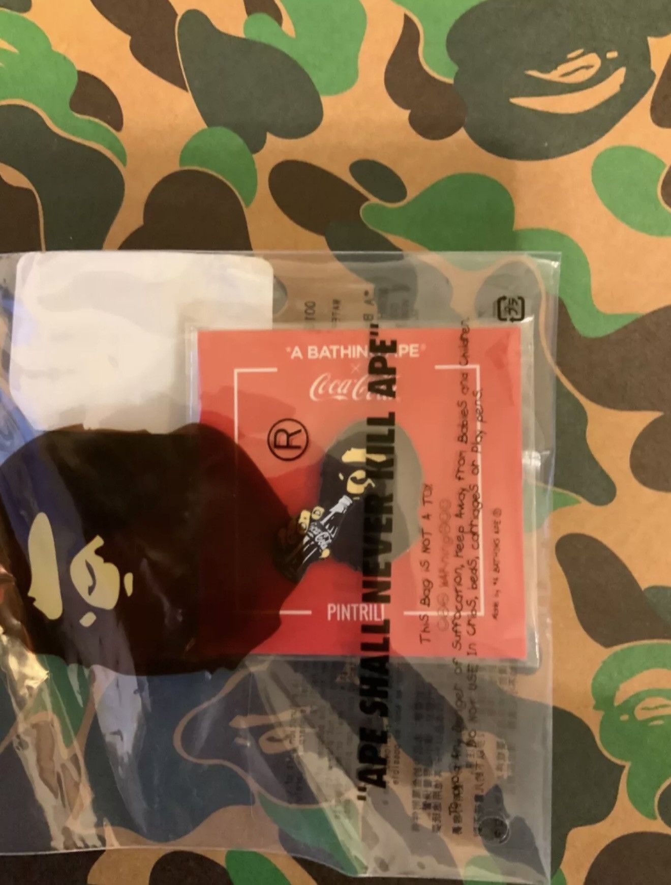 Bape BAPE x Coca Cola Ape Head Pin Size ONE SIZE - 3 Thumbnail