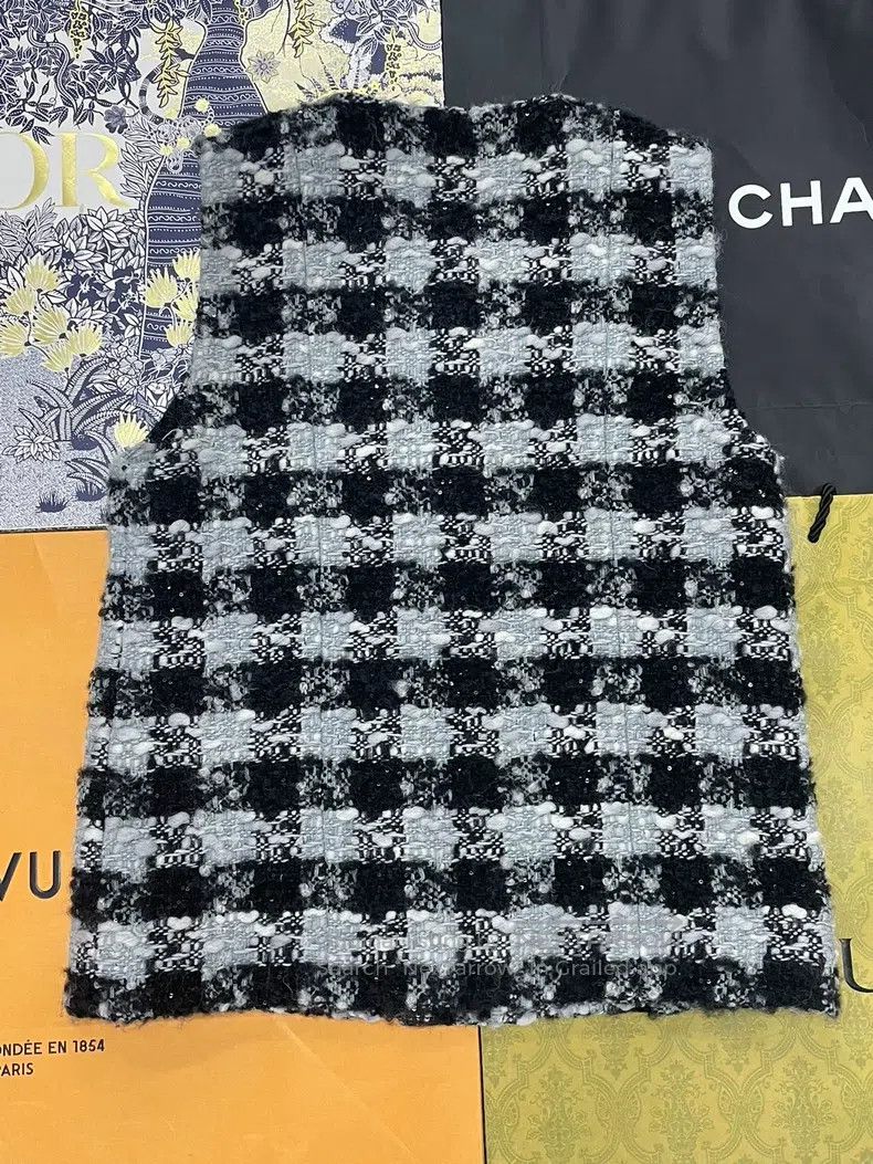 Chanel Chanel Gray colour-matched sequin tweed plaid vest Size XS / US 0-2 / IT 36-38 - 3 Thumbnail