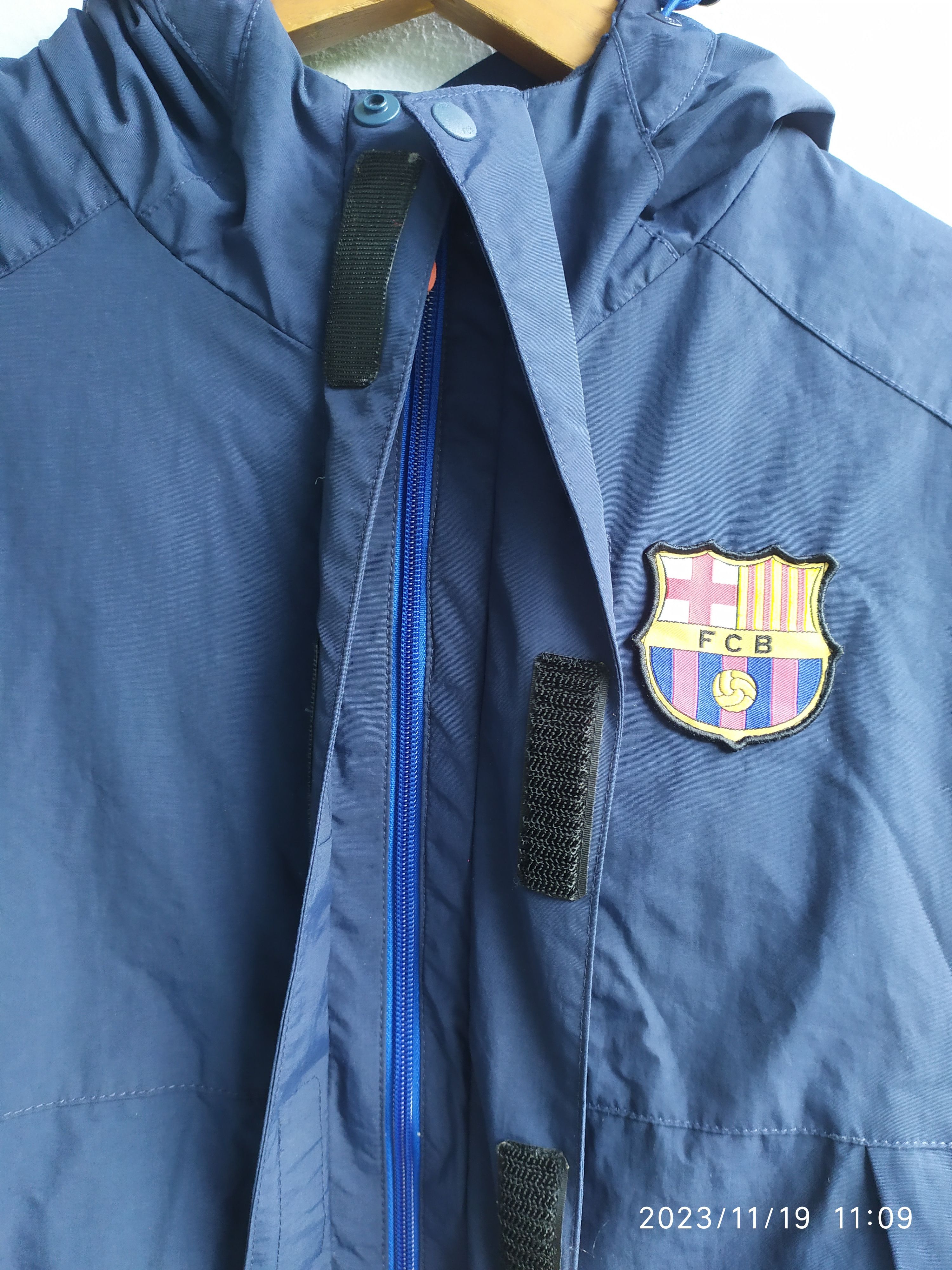 Vintage Vintage FC Barcelona windbreaker Jacket Size US L / EU 52-54 / 3 - 8 Thumbnail