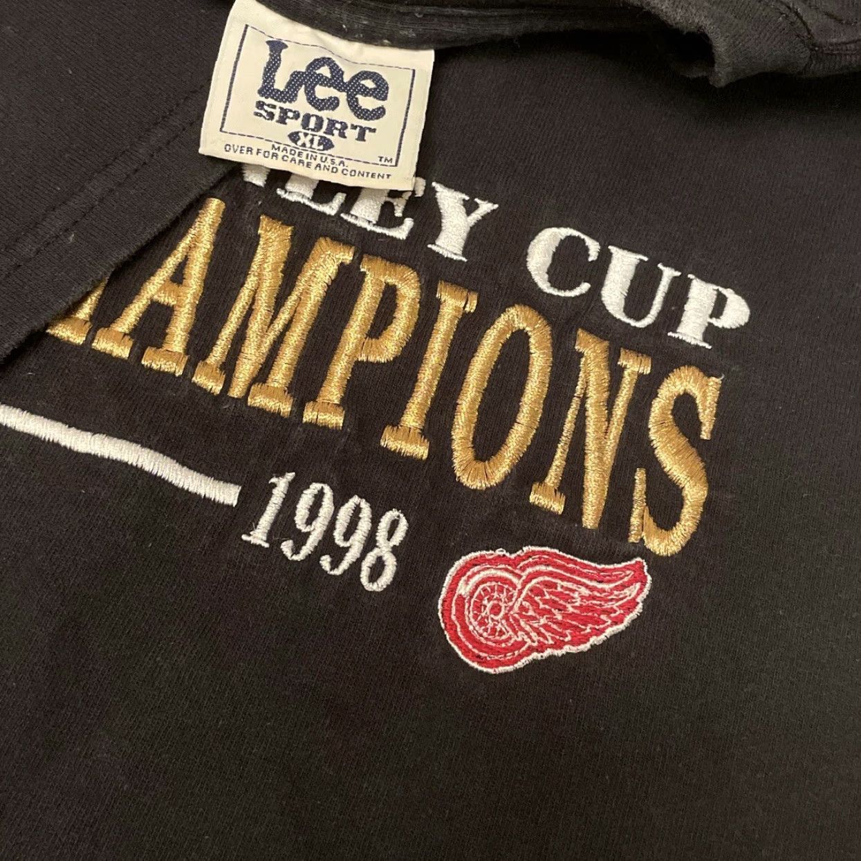 Vintage VINTAGE 90s Detroit Red Wings Stanley Cup Champions 1998 Vintage Shirt Mens XL Black Embroidered Detroit Red Wings Mens XL 90s Shirt Size US XL / EU 56 / 4 - 2 Thumbnail