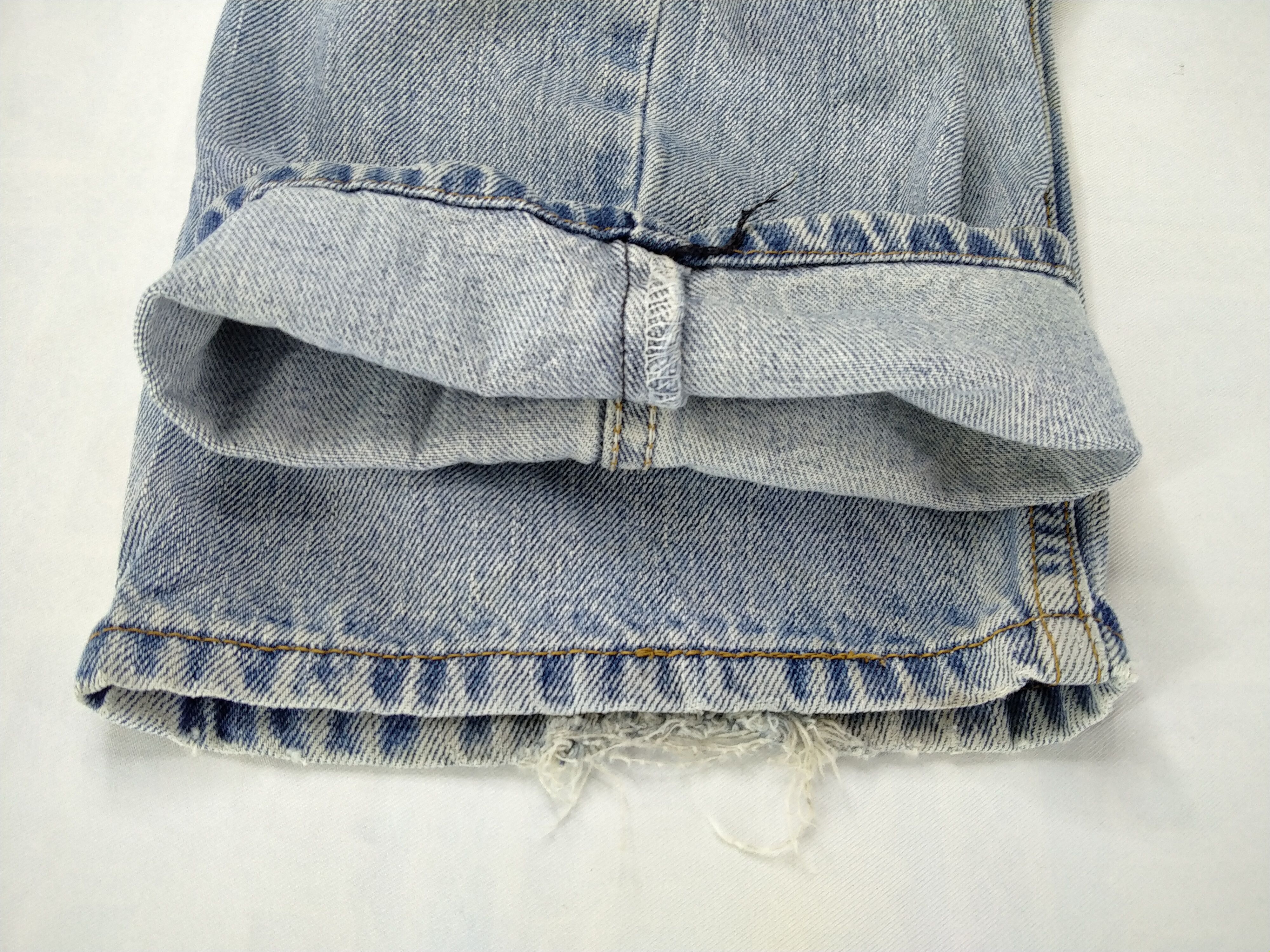 Levi's Light Wash Vintage Levi's 550 Relaxed Fit Denim -JN402 Size US 37 - 14 Thumbnail