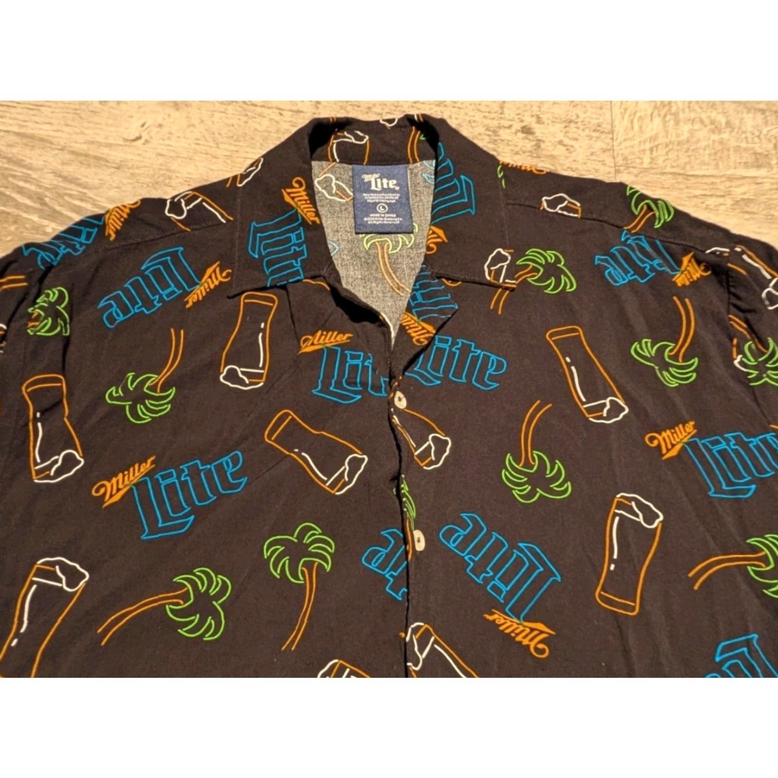 Vintage Miller Lite Beer Neon Sign Print Hawaiian Shirt Men L Black Short Sleeve Rayon Size US L / EU 52-54 / 3 - 2 Thumbnail
