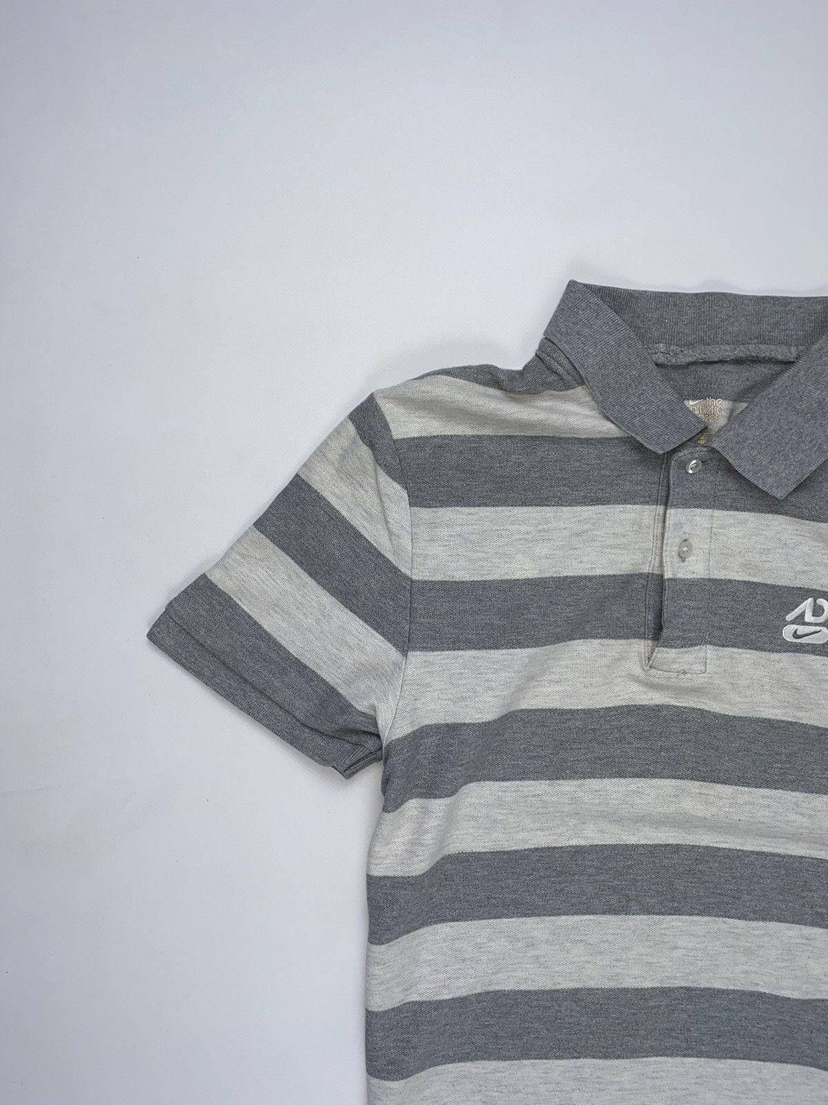 Nike 🚨 Nike vintage polo t shirt short sleeve silver man athletic Size US M / EU 48-50 / 2 - 2 Thumbnail