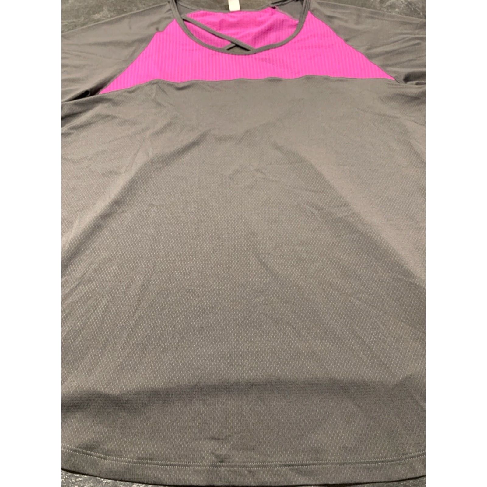 Under Armour VINTAGE Under Armour Gray Purple Women's XL Short Sleeve Workout Heat Gear Shirt Size XL / US 12-14 / IT 48-50 - 3 Thumbnail