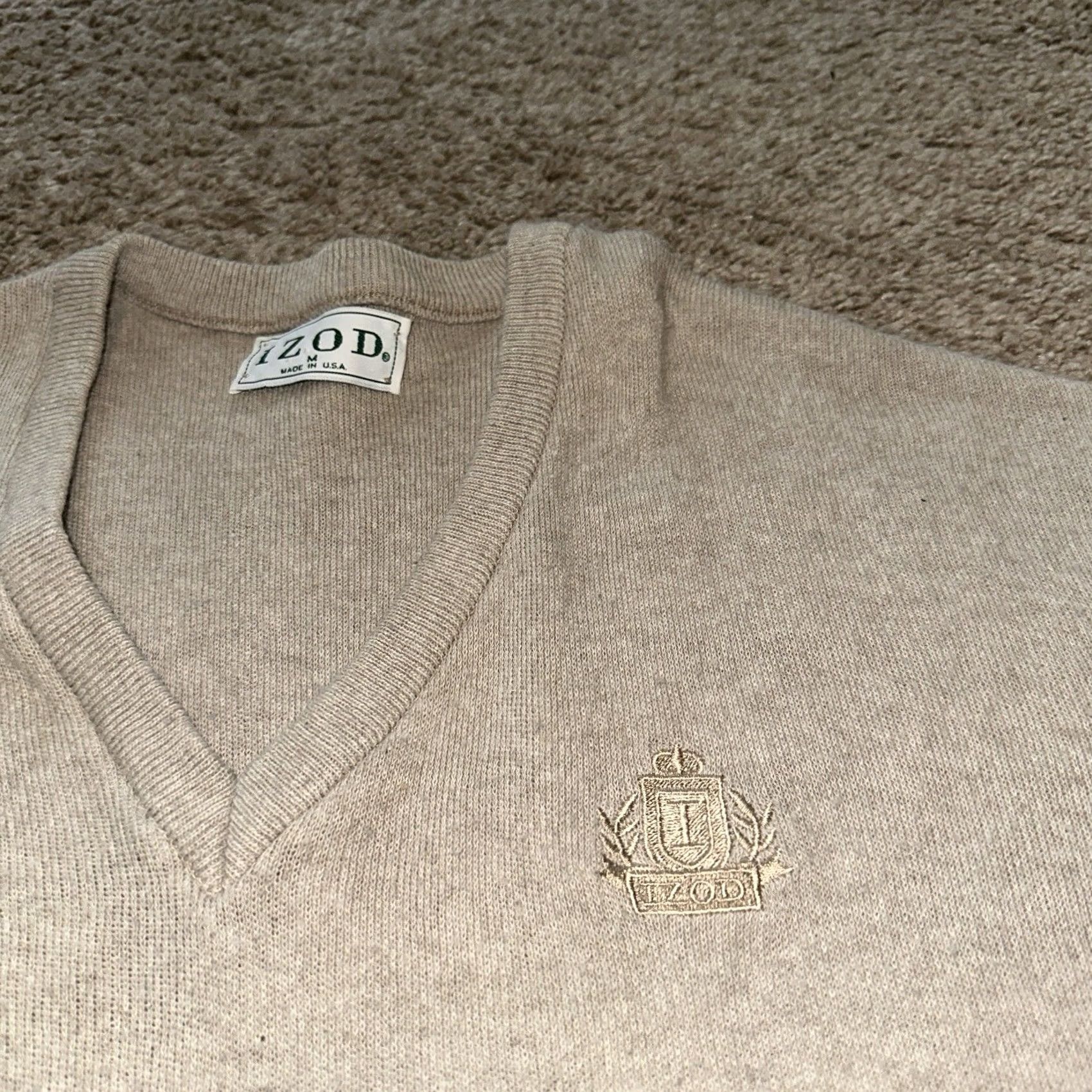 Izod VINTAGE Izod Golf Sweater Mens Medium Beige V Neck Acrylic 80s 90s Preppy Pullover Size US M / EU 48-50 / 2 - 2 Thumbnail