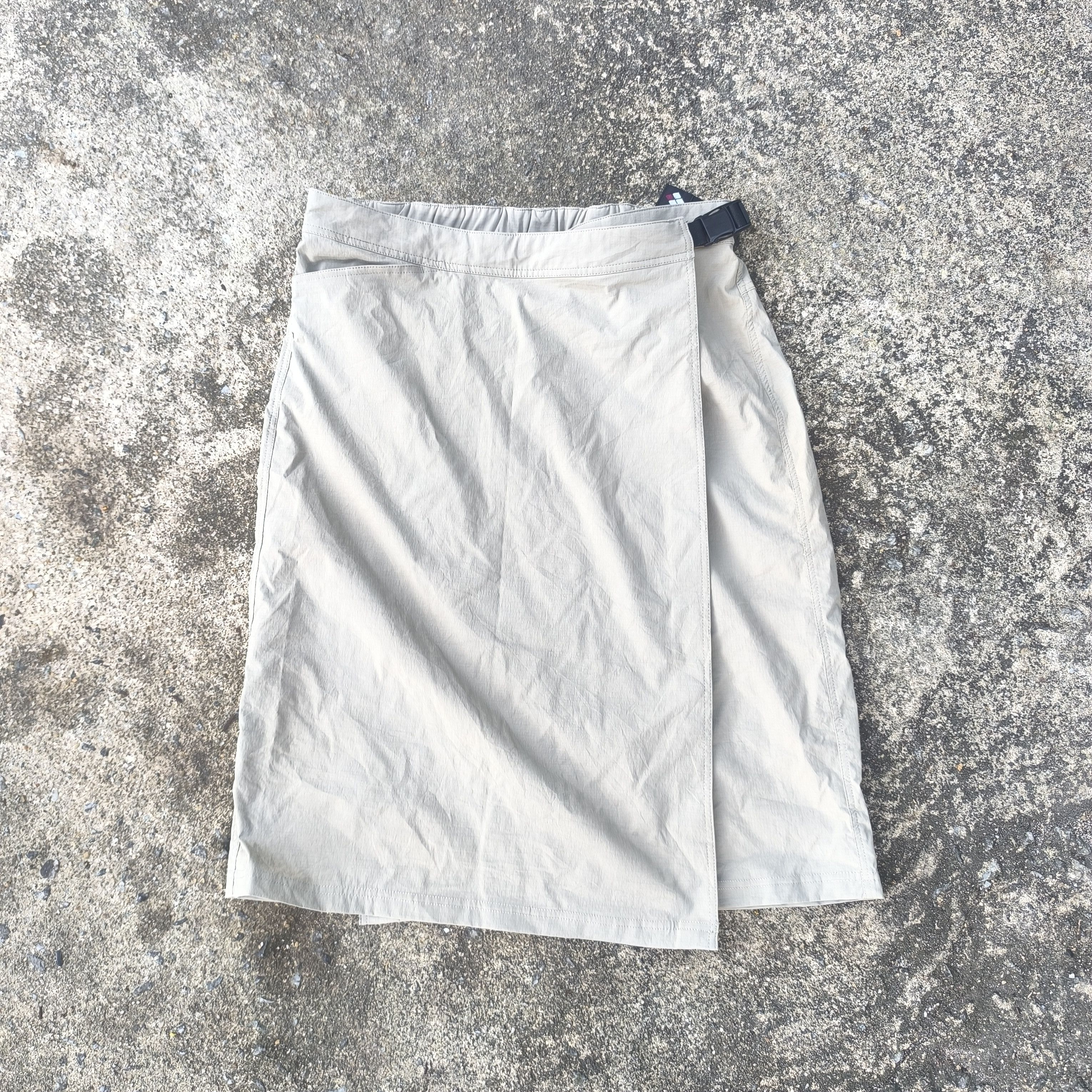 Montbell MONTBELL WRAP SKIRT RIPSTOP MATERIAL Size 33" - 1 Thumbnail