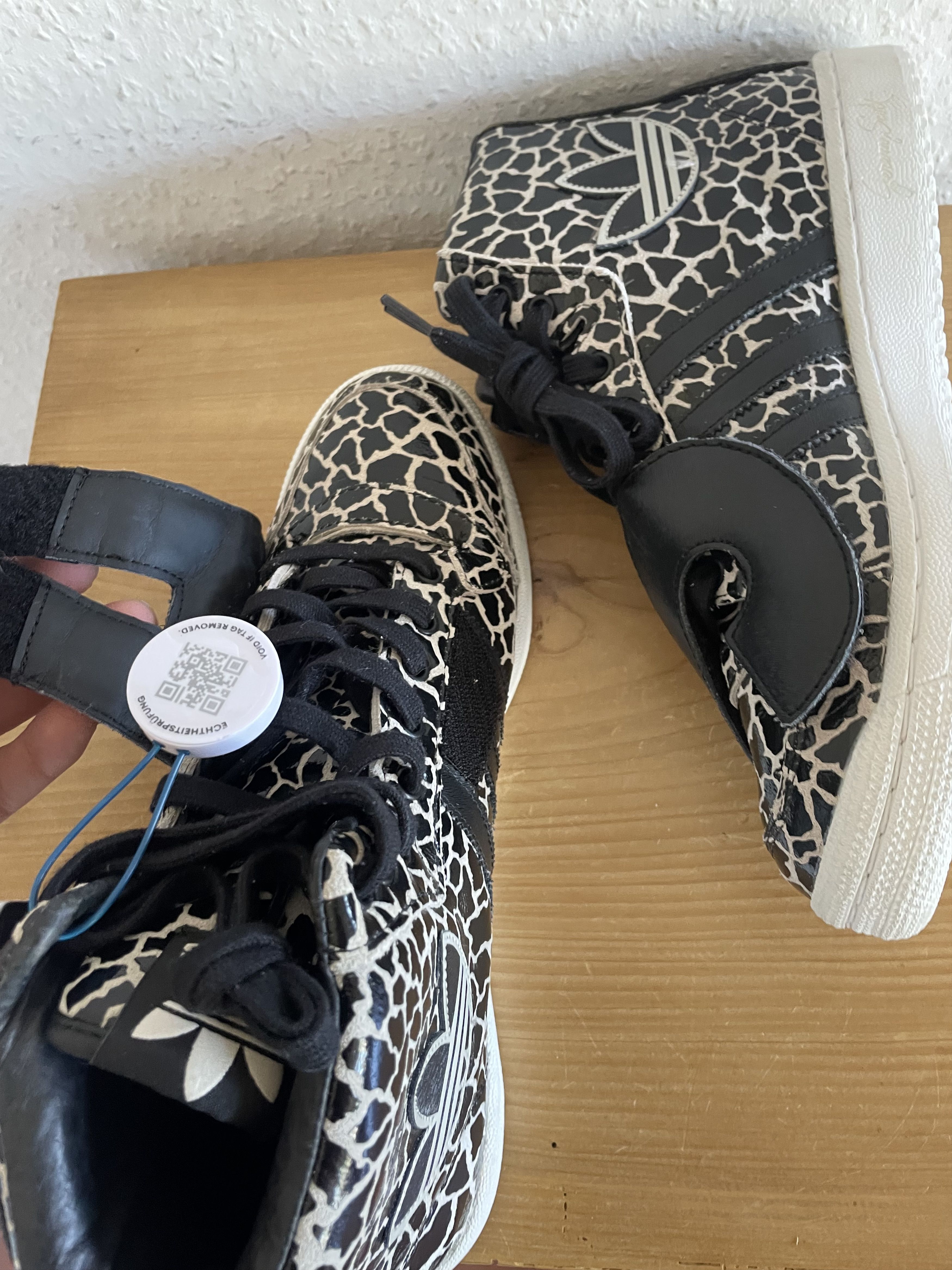 Adidas × Jeremy Scott JS Letters Giraffe Size US 9 / EU 42 - 7 Thumbnail