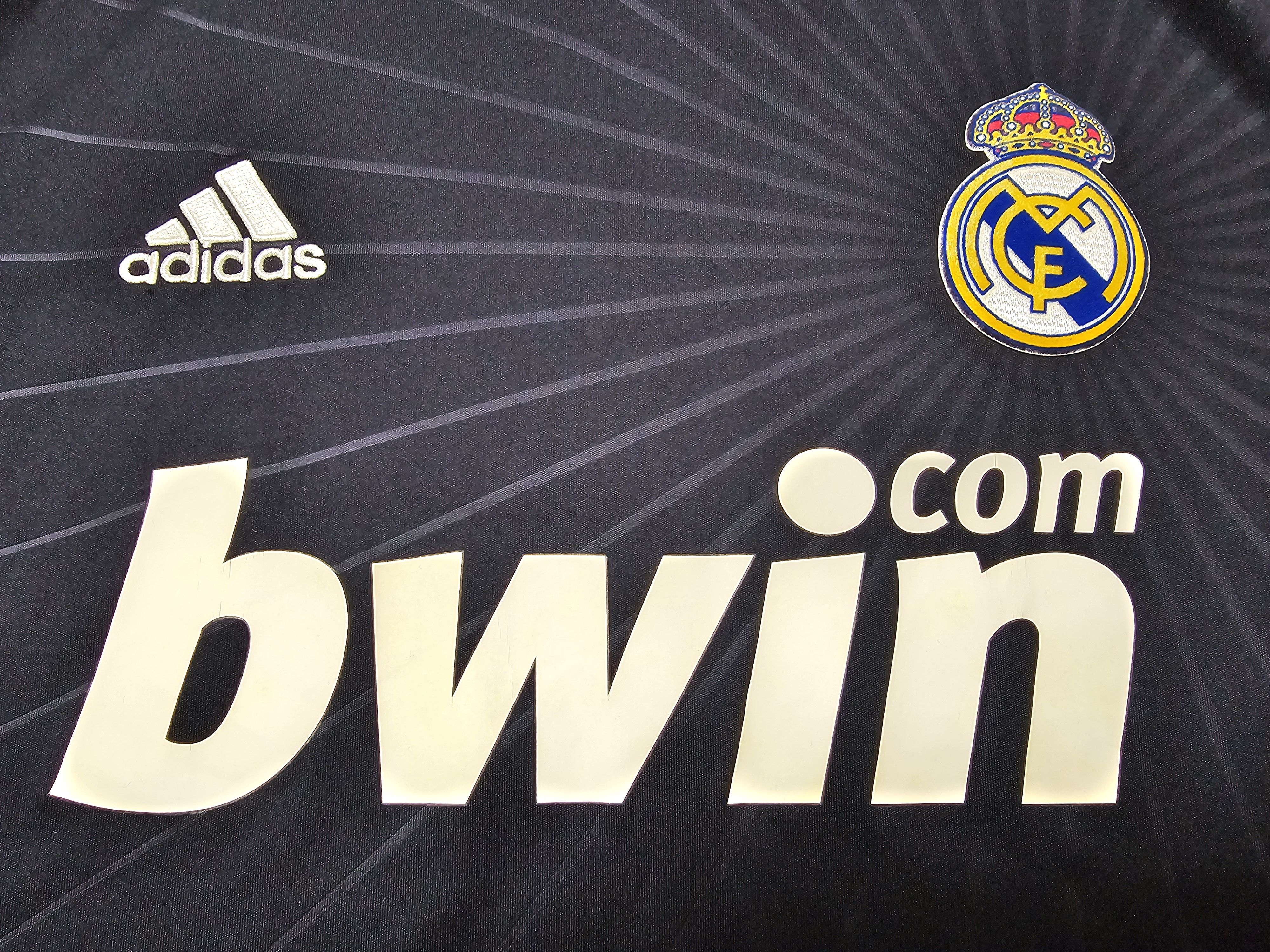 Adidas REAL MADRID 2010 2011 AWAY FOOTBALL SHIRT SOCCER JERSEY Size US S / EU 44-46 / 1 - 3 Thumbnail