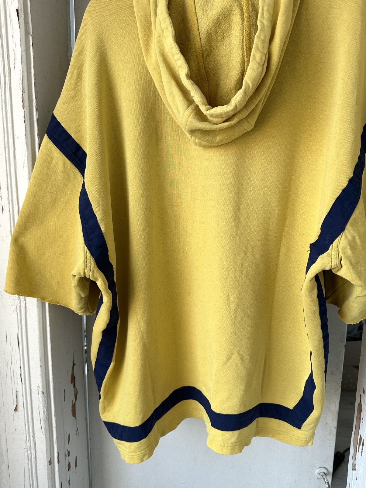 Vintage Vintage 90s Adidas Basketball Yellow Torn Oversized Hoodie Size US L / EU 52-54 / 3 - 12 Thumbnail