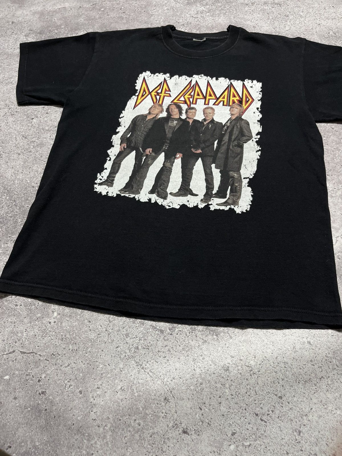 Band Tees Man's Vintage 2011 DEF LEPPARD Tour Band Tee Size US L / EU 52-54 / 3 - 8 Thumbnail