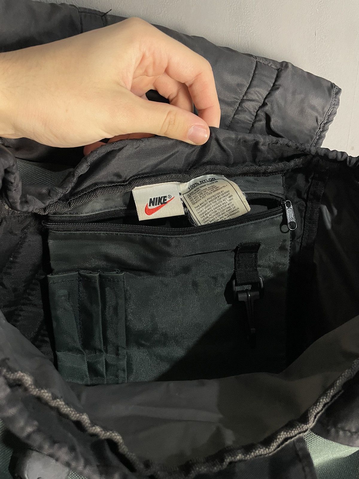 Nike Rare Nike Vintage Backpack Size ONE SIZE - 9 Thumbnail