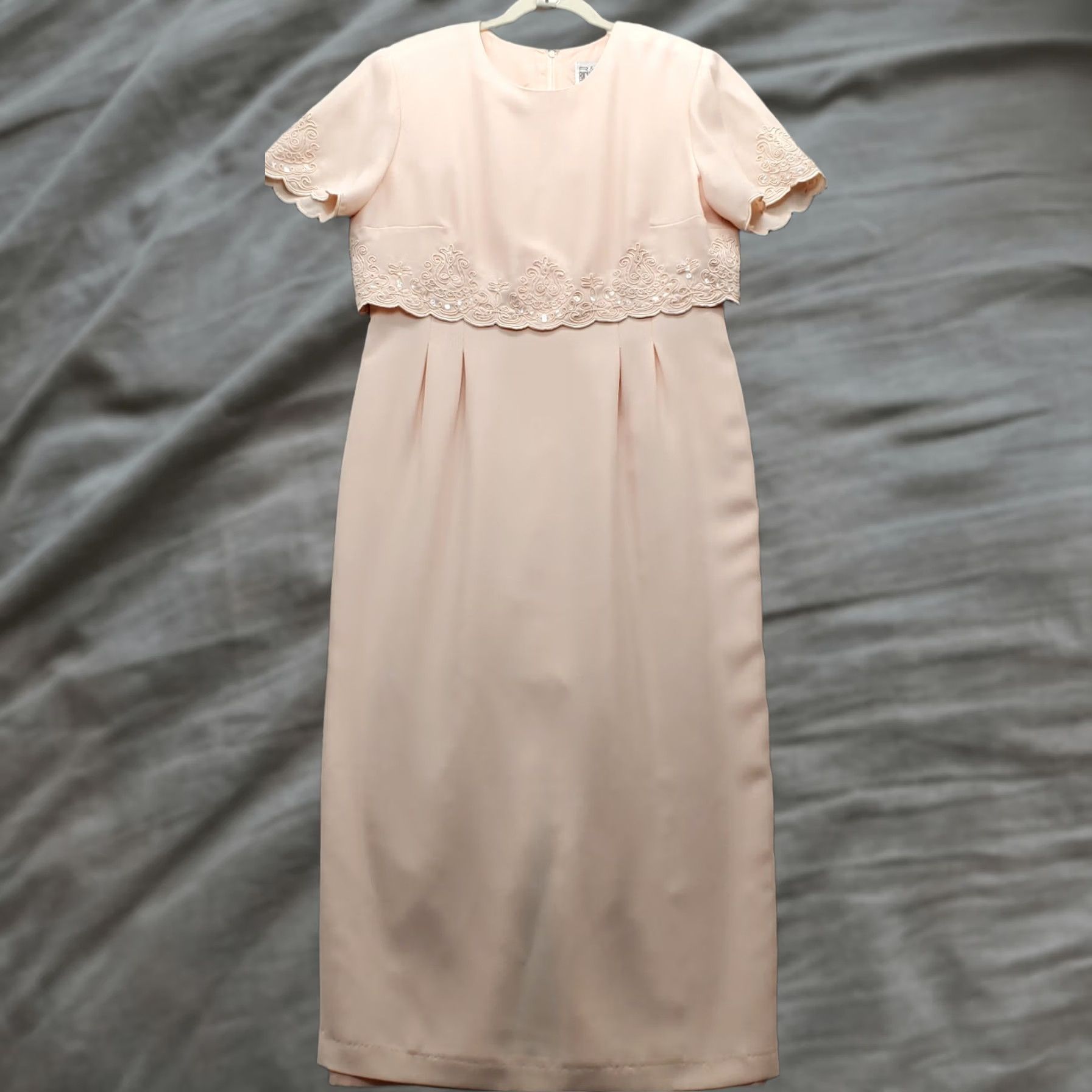 Vintage R&M Richards Maxi Dress Womens 14 Pink Sequin Guipure Crepe Shoulder Pads Vented Shirt Adult Womens Pink Sequin Guipure Crepe Maxi Dress 14 Size XL / US 12-14 / IT 48-50 - 1 Thumbnail