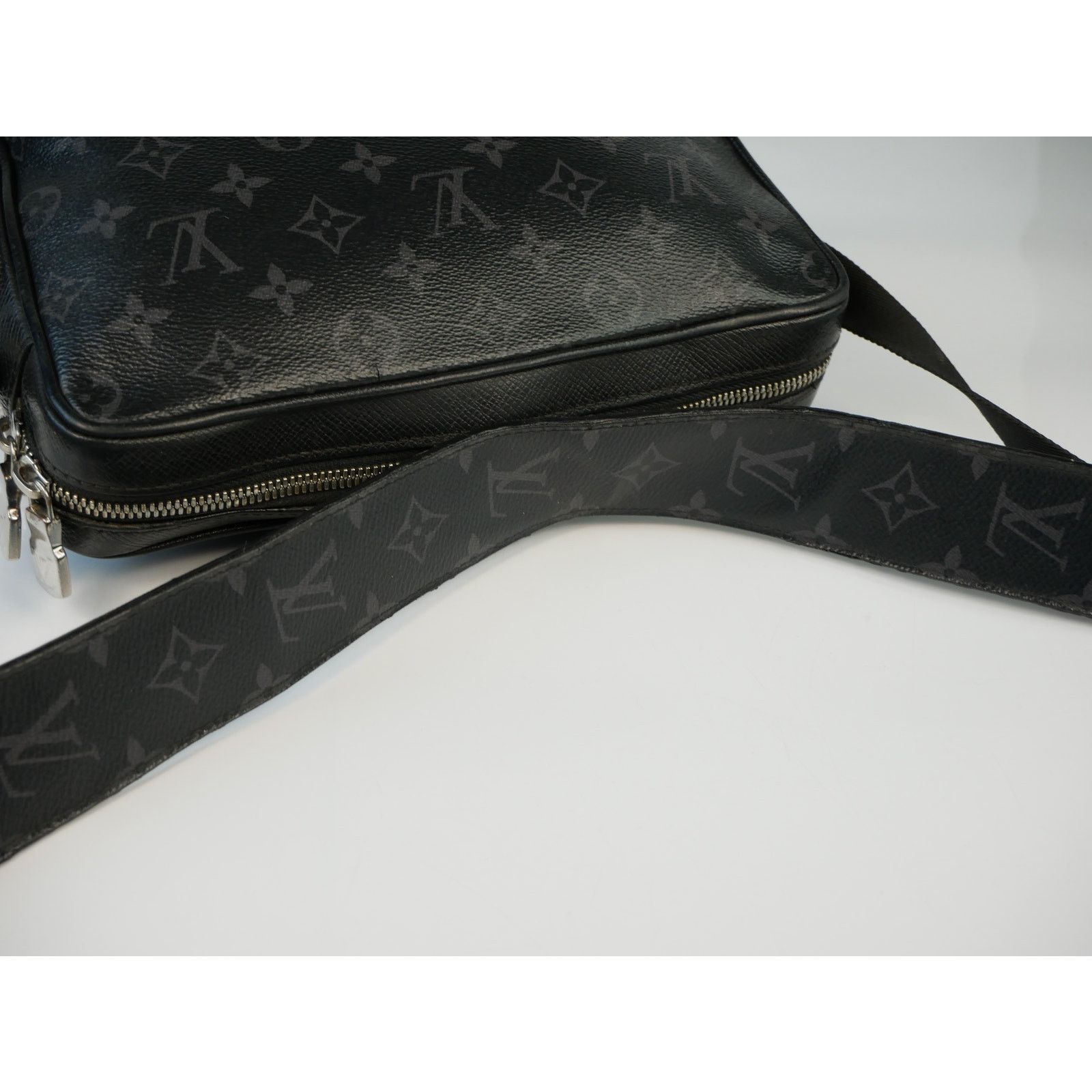 Louis Vuitton Outdoor Monogram Eclipse Messenger Bag Size ONE SIZE - 16 Thumbnail