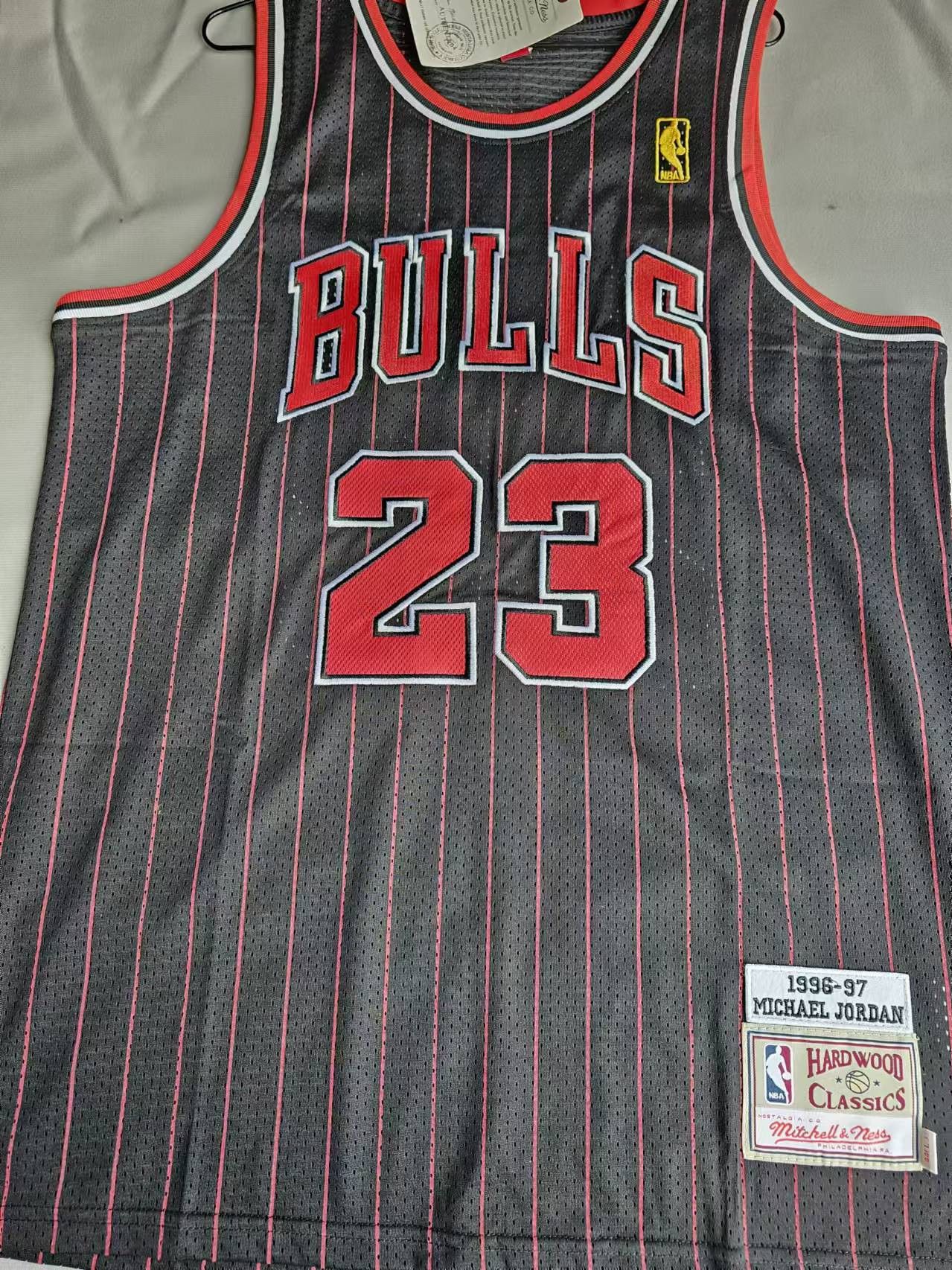 NBA 1996 Chicago Bulls #23 Michael Jordan Jersey XL Size US XL / EU 56 / 4 - 1 Thumbnail