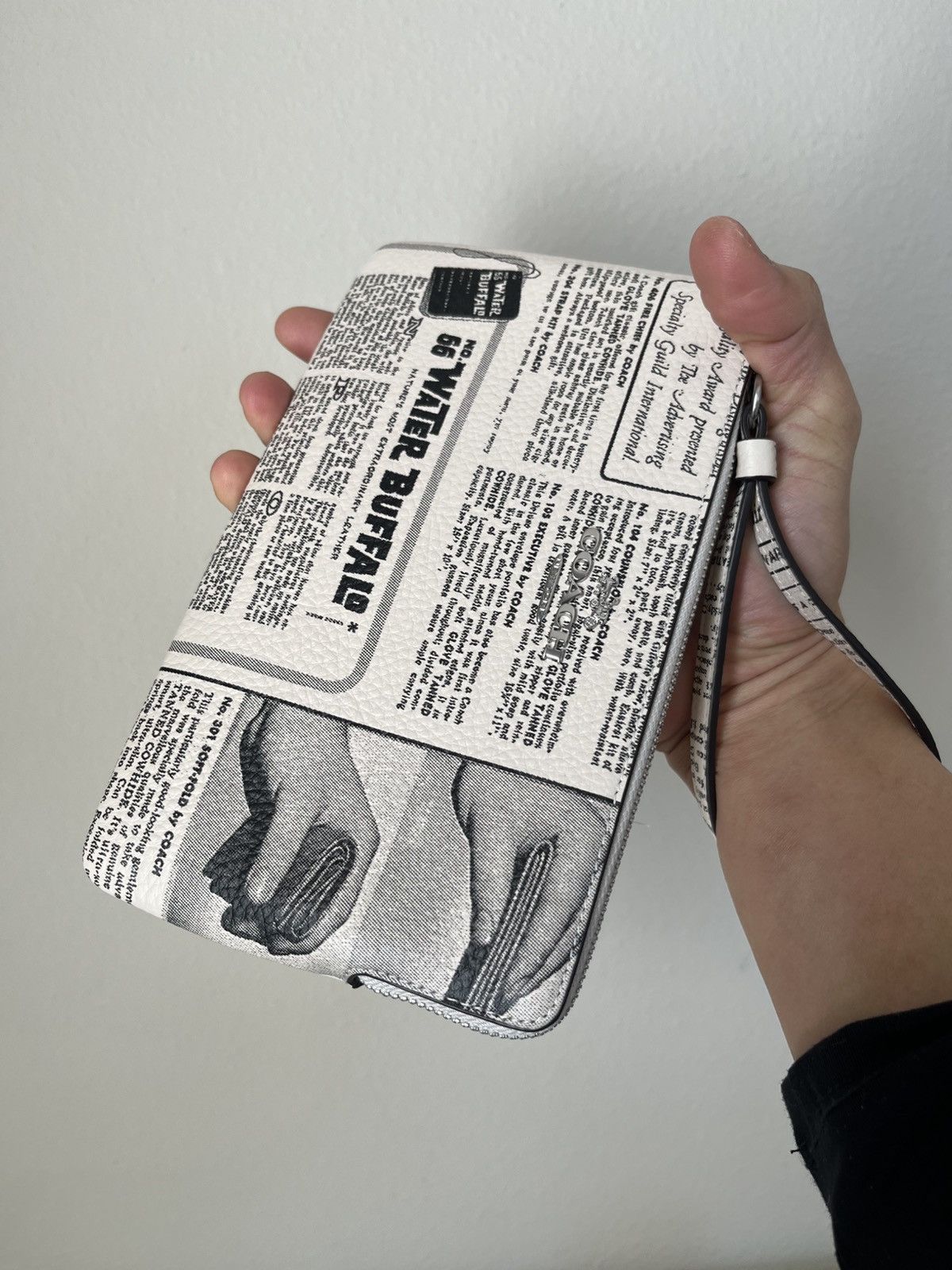 Coach Coach Large Corner Zip Wristlet With Newspaper Print Size ONE SIZE - 6 Thumbnail