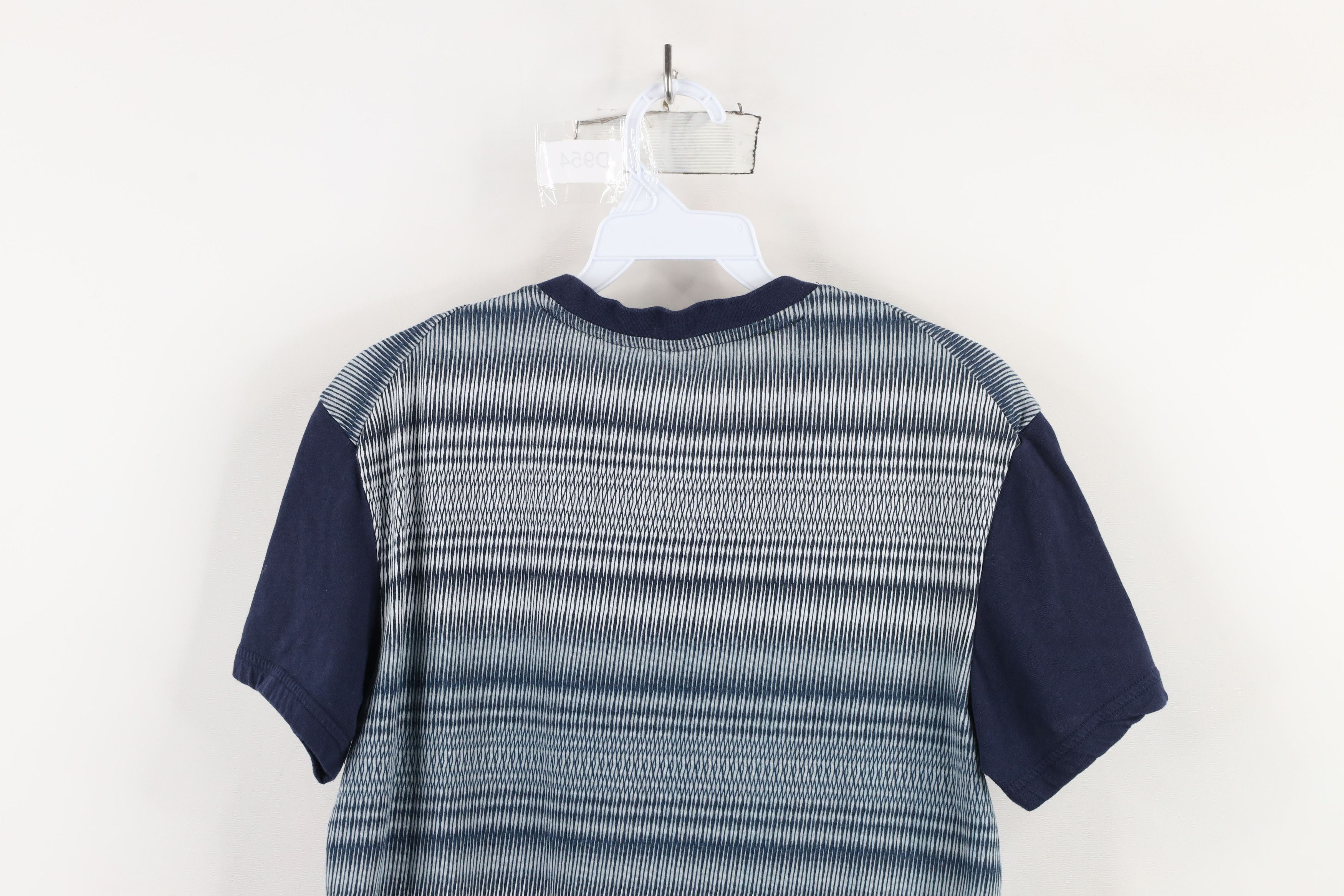 Armani Exchange × Vintage Armani Exchange Abstract Trippy Geometric V-Neck T-Shirt Size US S / EU 44-46 / 1 - 10 Thumbnail