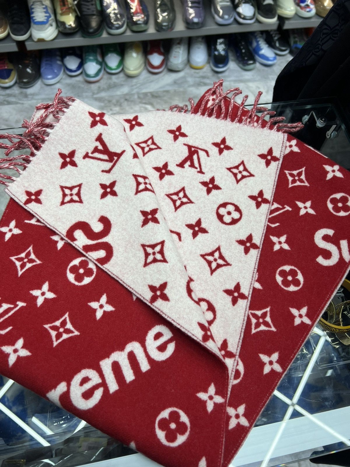 Louis Vuitton Louis Vuitton x Supreme Scarf Size ONE SIZE - 3 Thumbnail