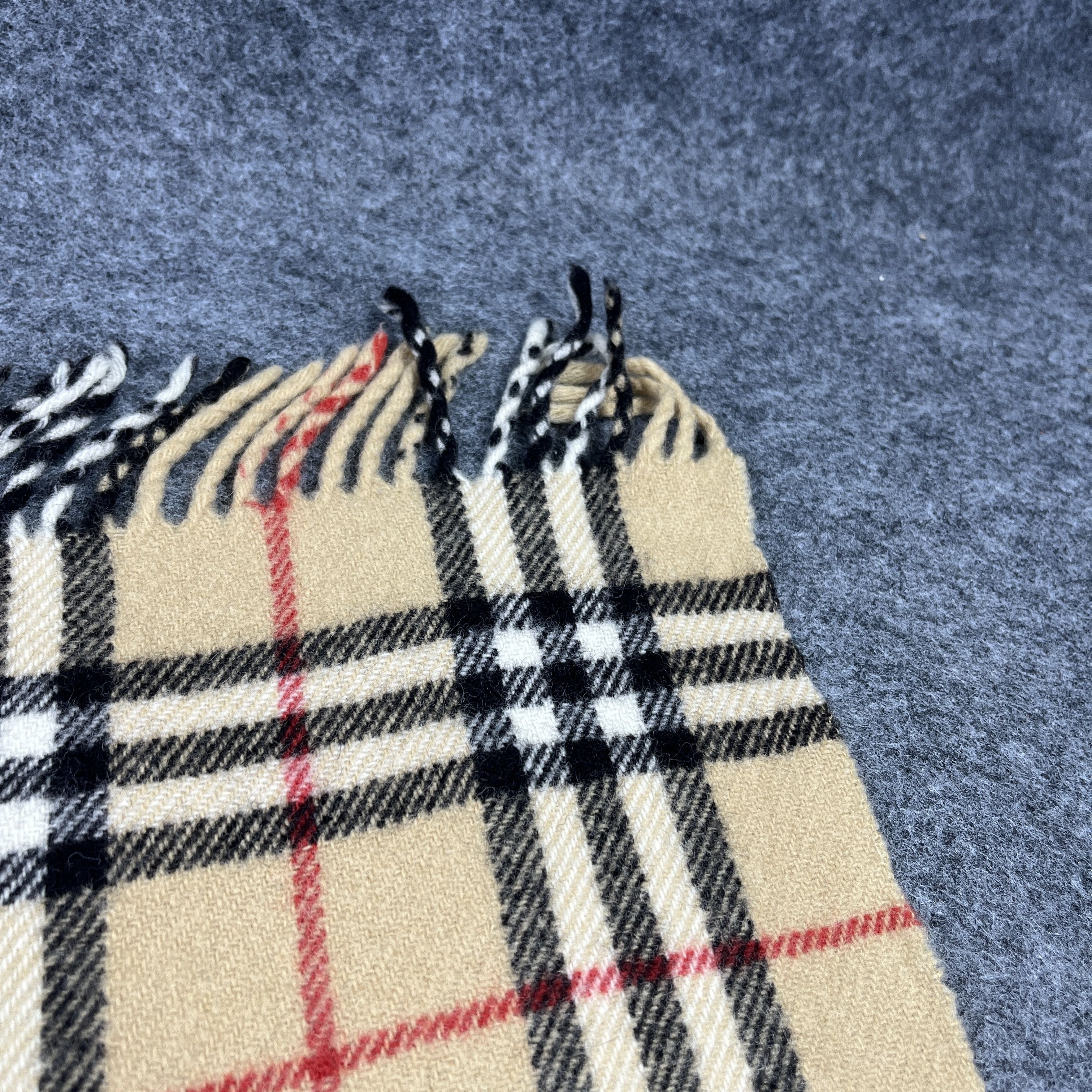 Burberry Burberry Stole / Scarf / Muffler / Neckwear T983 Size ONE SIZE - 12 Thumbnail