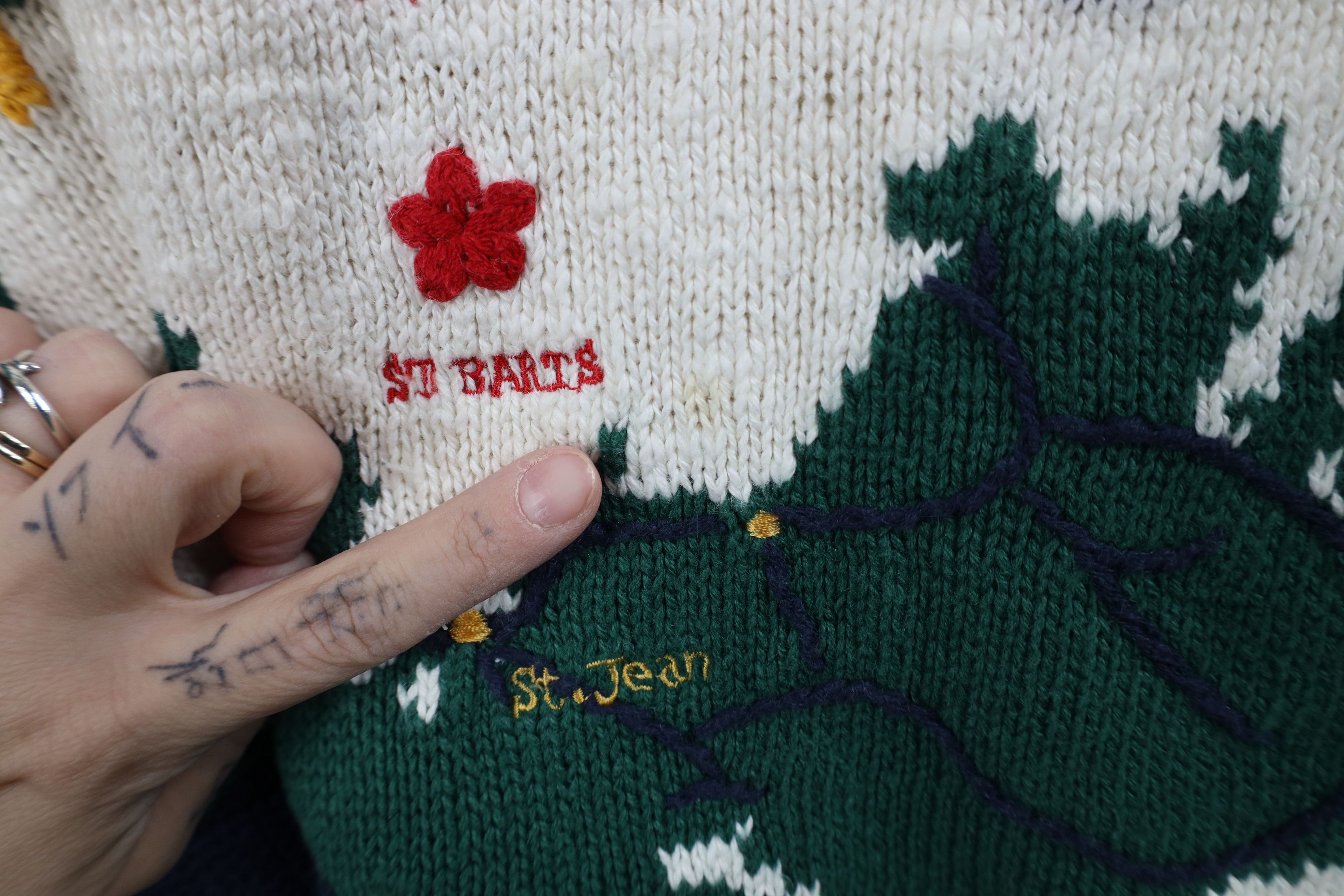 Vintage Vintage 90s Streetwear Island Map Knit Crewneck Sweater Size L / US 10 / IT 46 - 12 Thumbnail