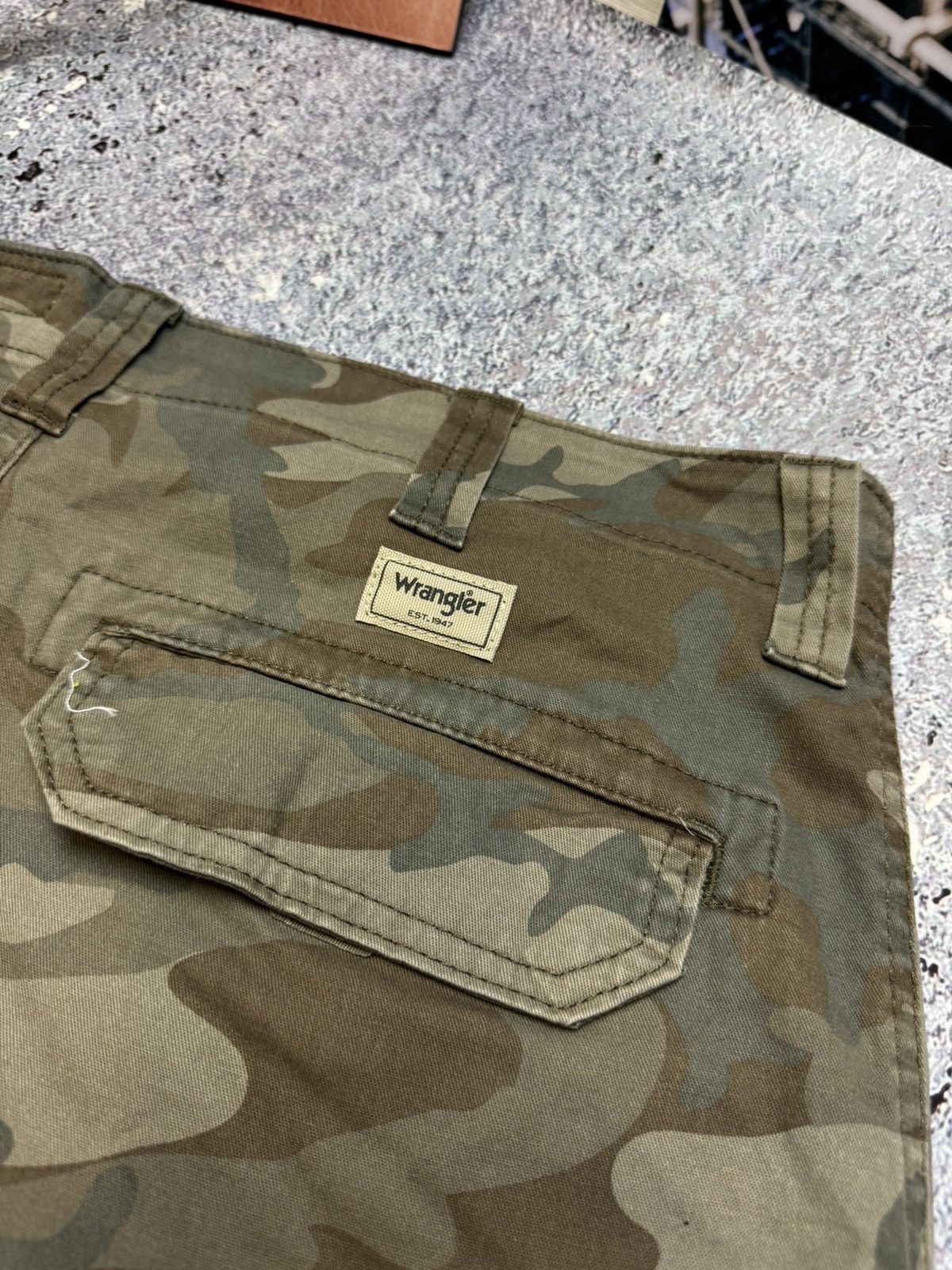Wrangler CRAZY WRANGLER MULTIPOCKET TACTICAL CAMO PANTS Size US 36 / EU 52 - 15 Thumbnail
