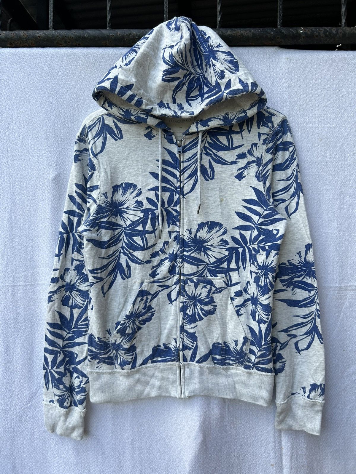 If Six Was Nine × Japanese Brand × Le Grande Bleu (L.G.B.) Aeropostale blue flowers hoodie Ifsixwasnine LGB Size US M / EU 48-50 / 2 - 1 Thumbnail