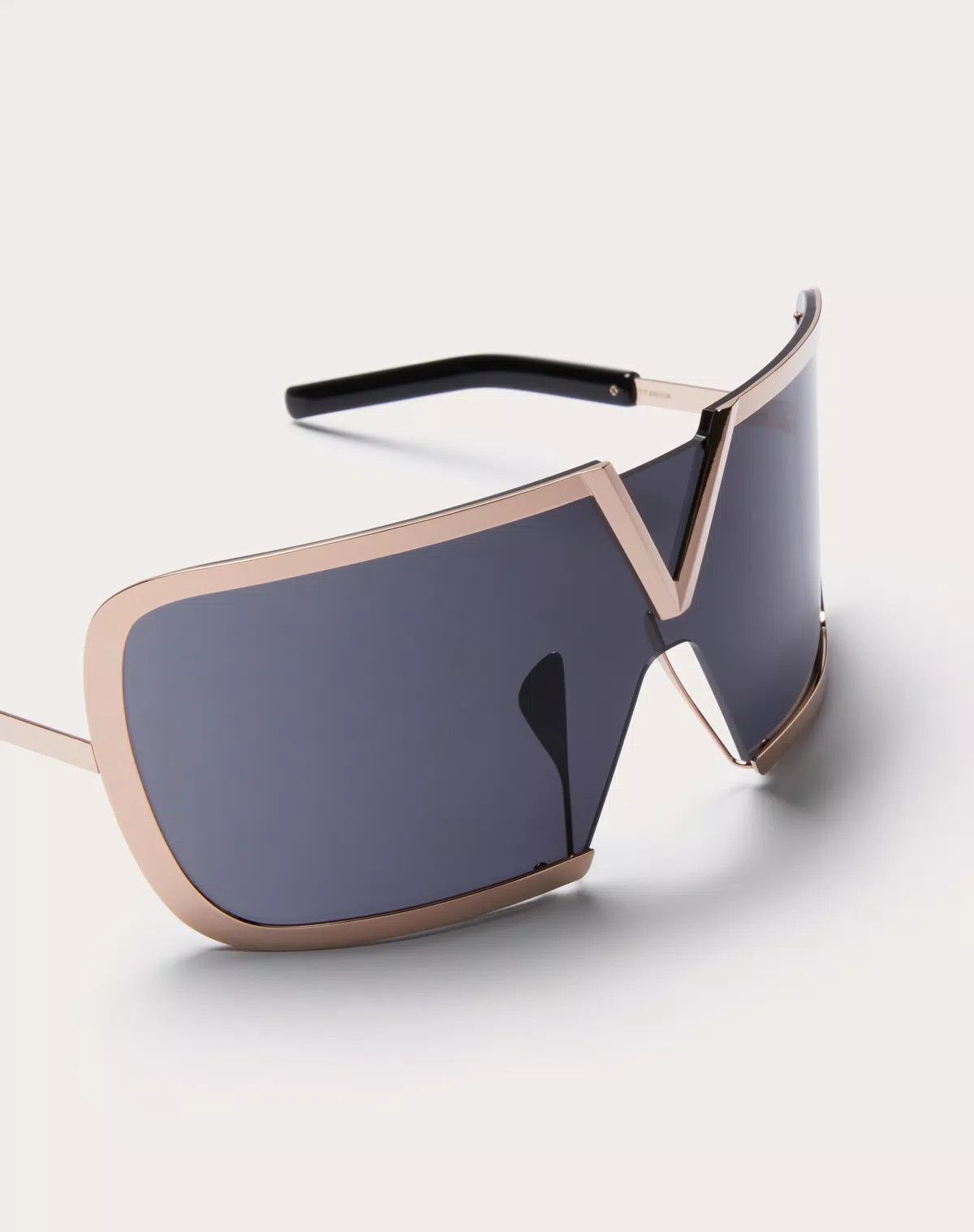 Valentino oc11z0725 Size: 146/ Iconic Oversized Mask in Dark Grey Size ONE SIZE - 4 Thumbnail