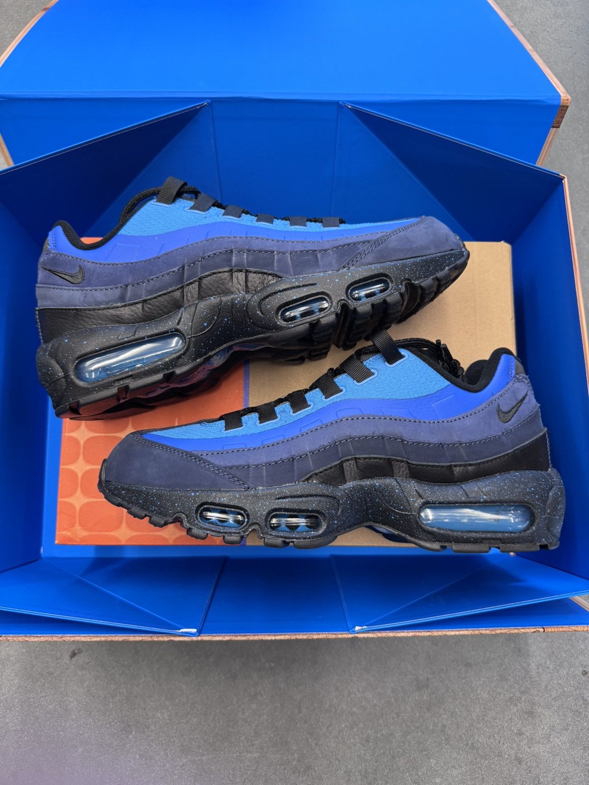Nike 2024 Special Box Set Nike Air Max 95 + Air Force 1 Signed Size US 9.5 / EU 42-43 - 3 Thumbnail